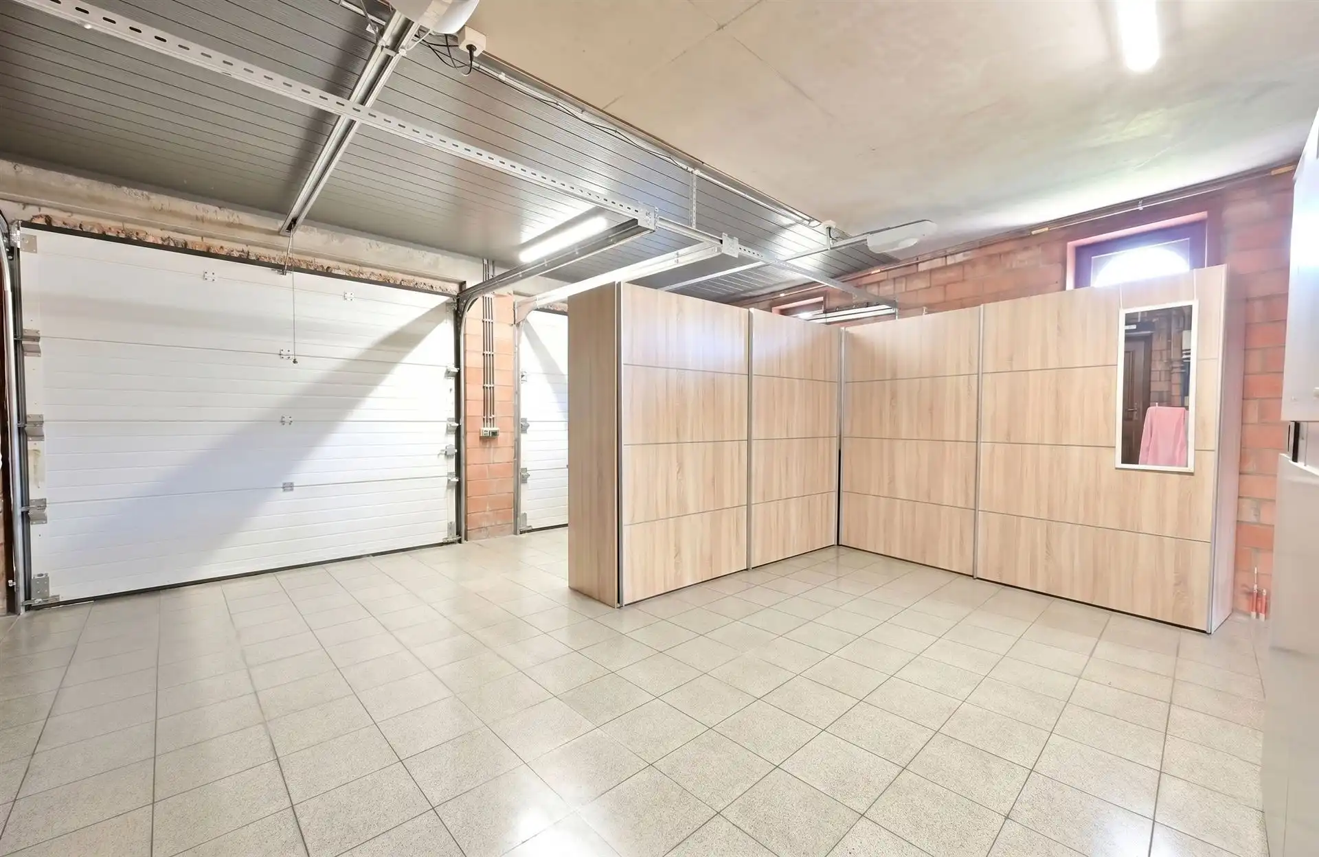 Prachtige Villa woning met 4 slaapkamers, nieuwe keuken en badkamer, dubbele garage met zuidgerichte tuin foto 20