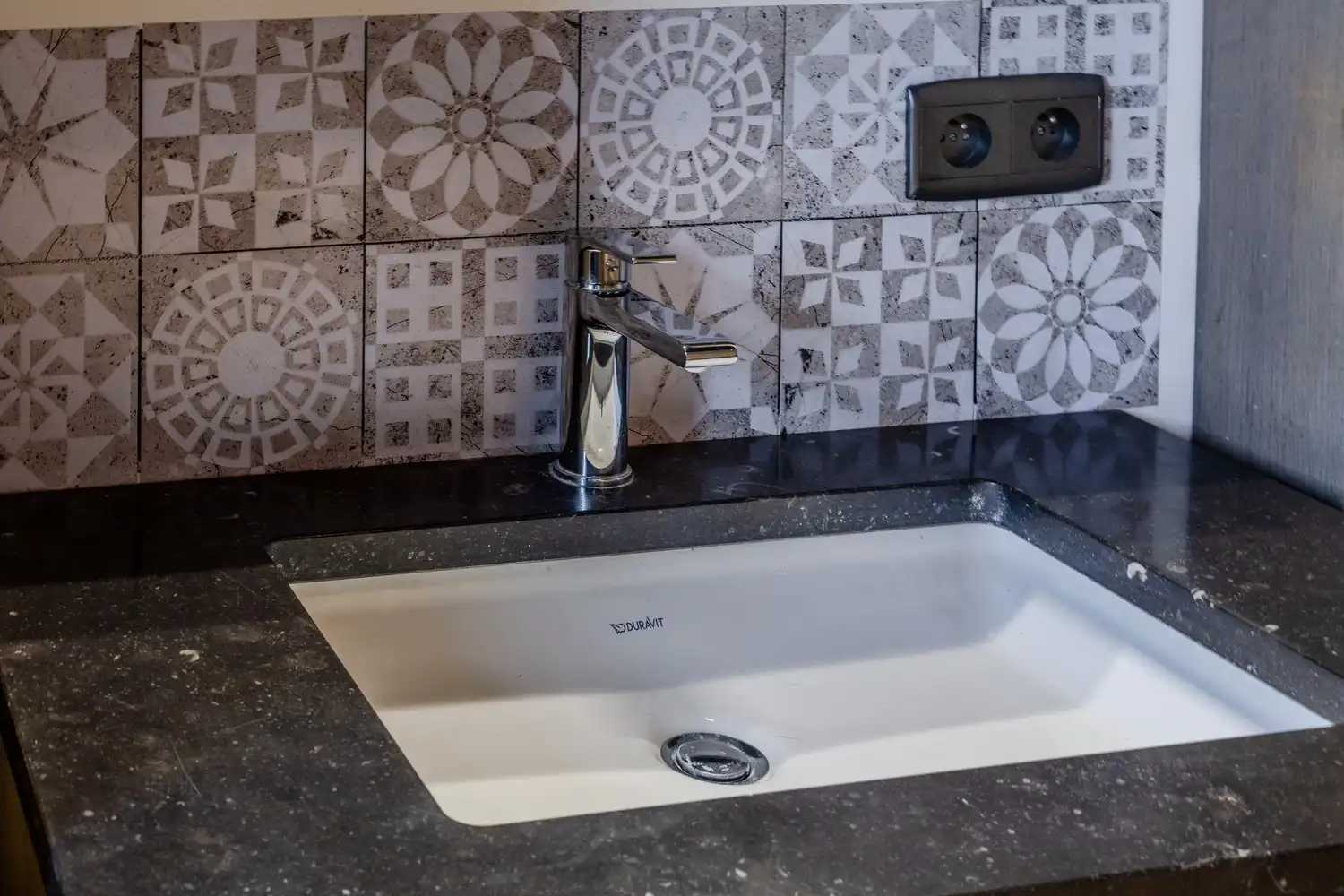 Instapklaar duplex-appartement op geliefde locatie aan de Waterstraat in Lanaken foto 26
