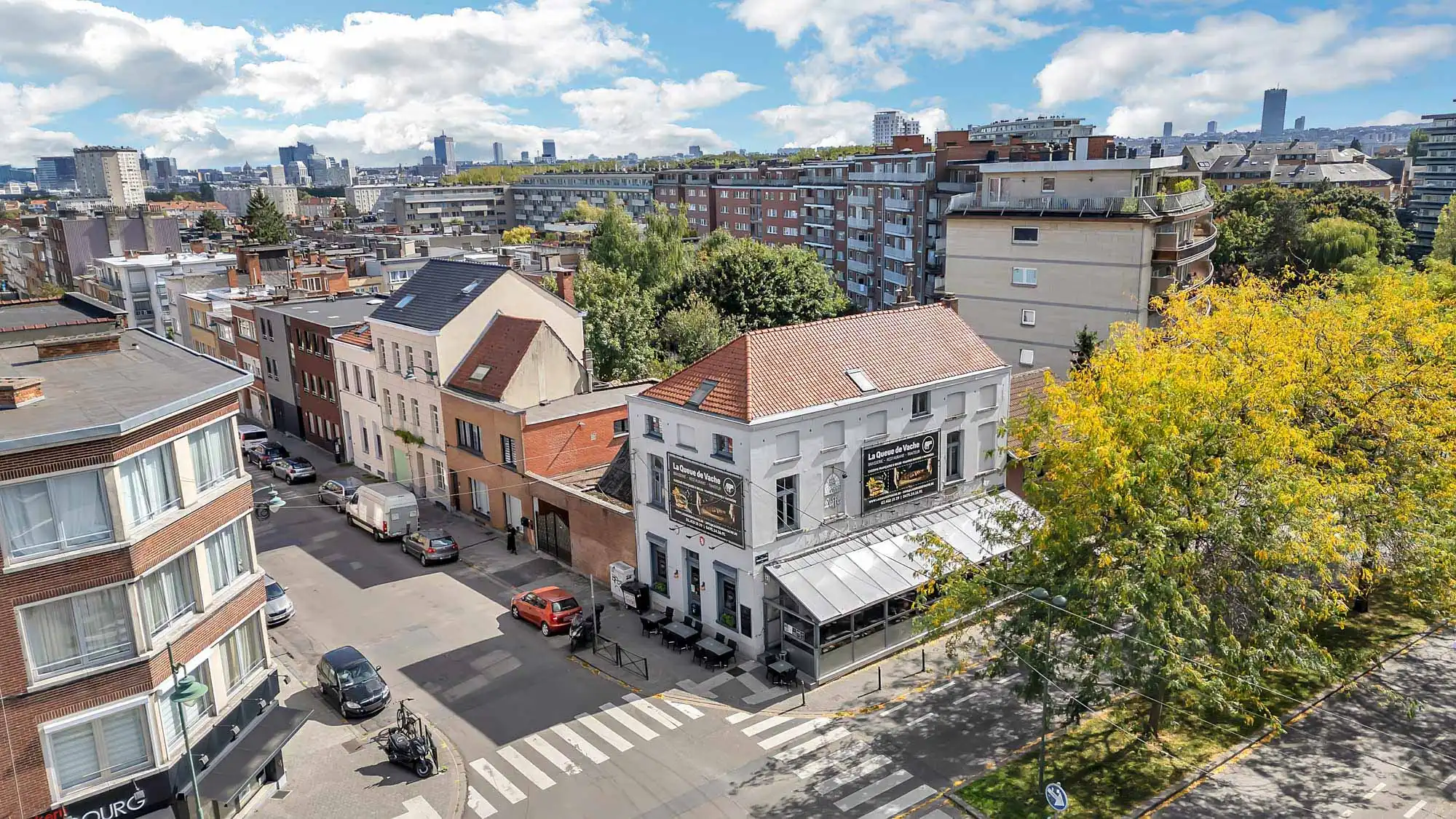 Gewaardeerd restaurant/handelspand met appartementen foto 2