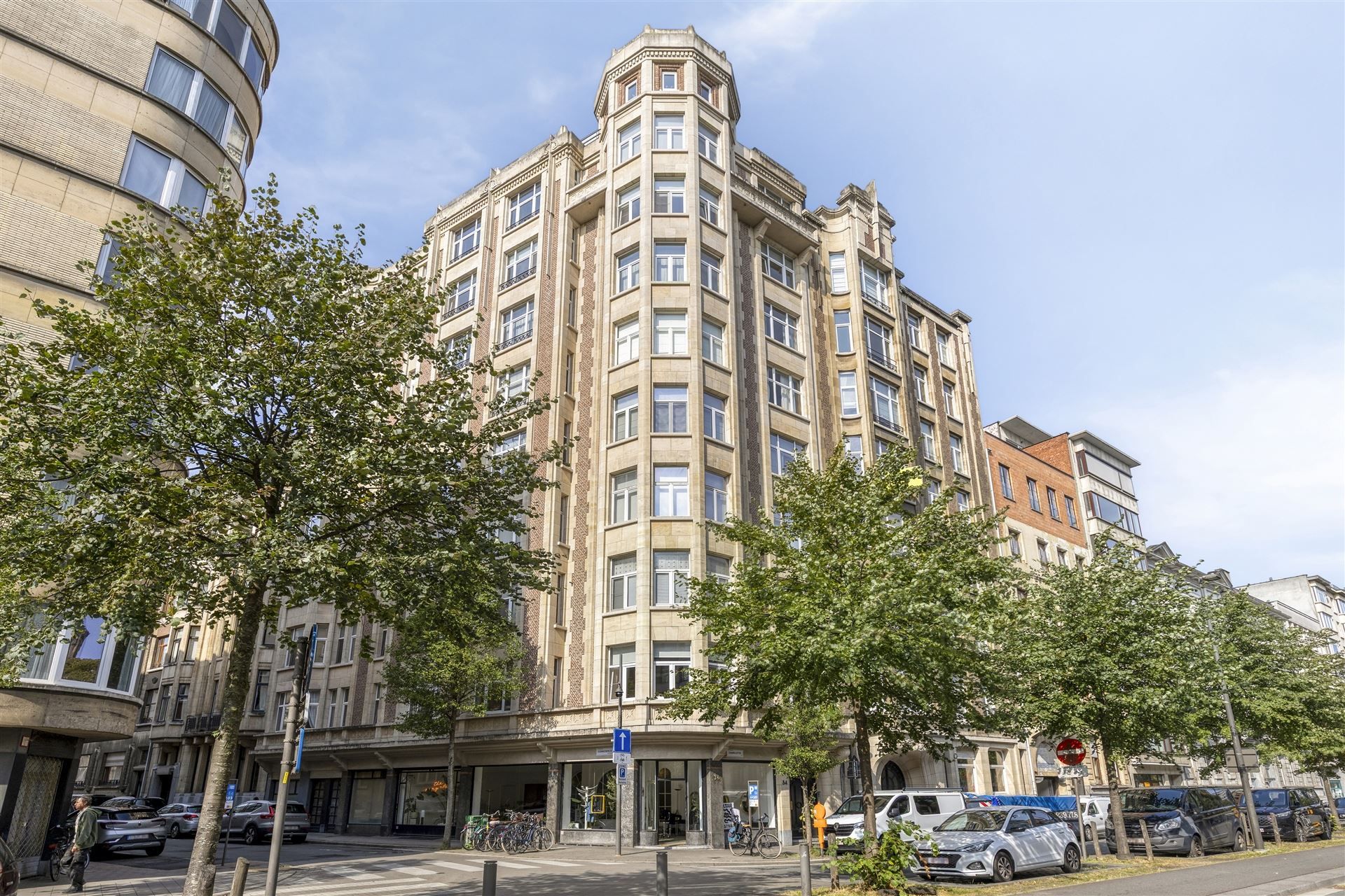 Uniek hoekappartement van 240 m² foto {{pictureIndex}}