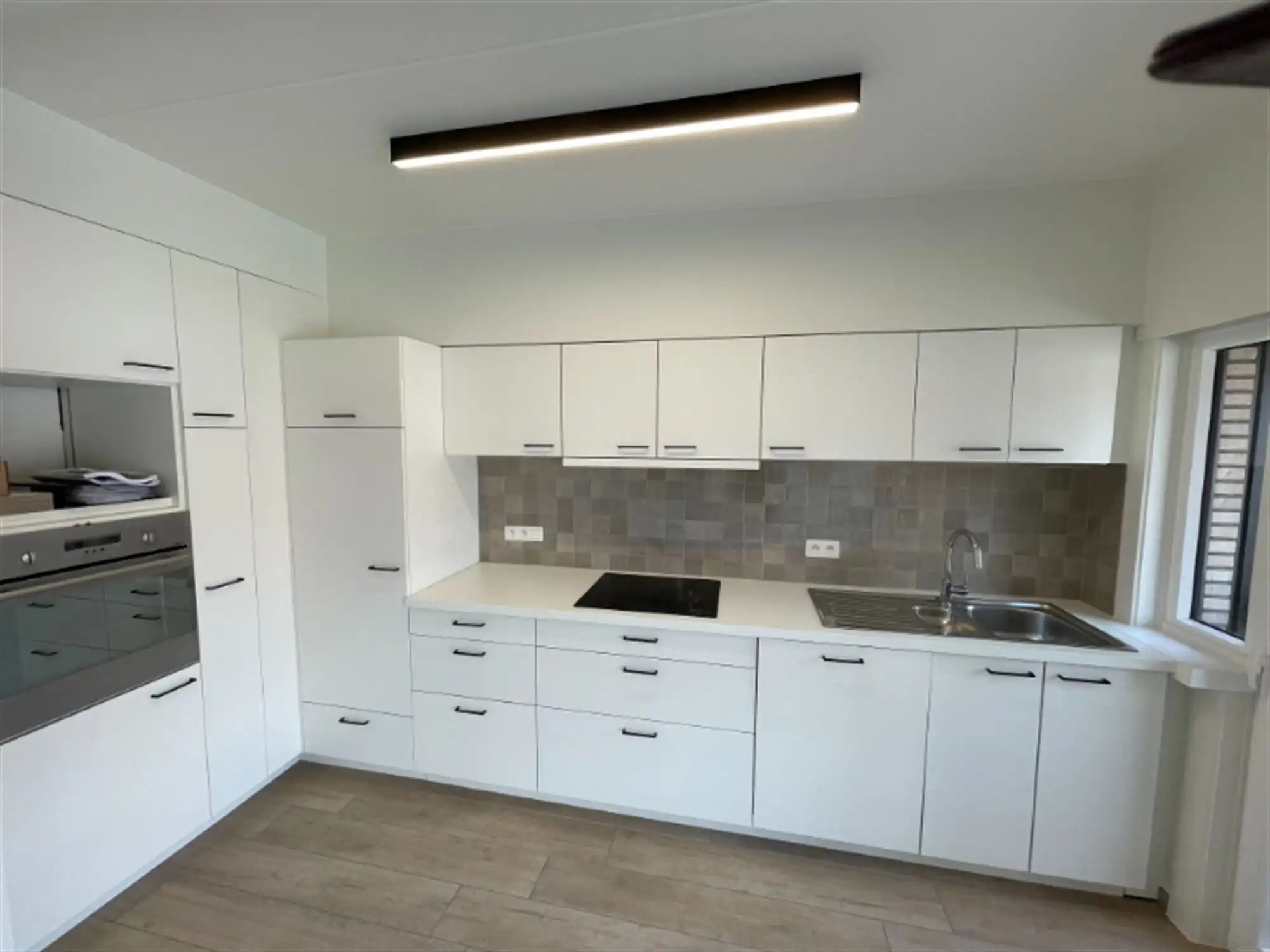 Vernieuwd modern appartement met terras en garage foto {{pictureIndex}}
