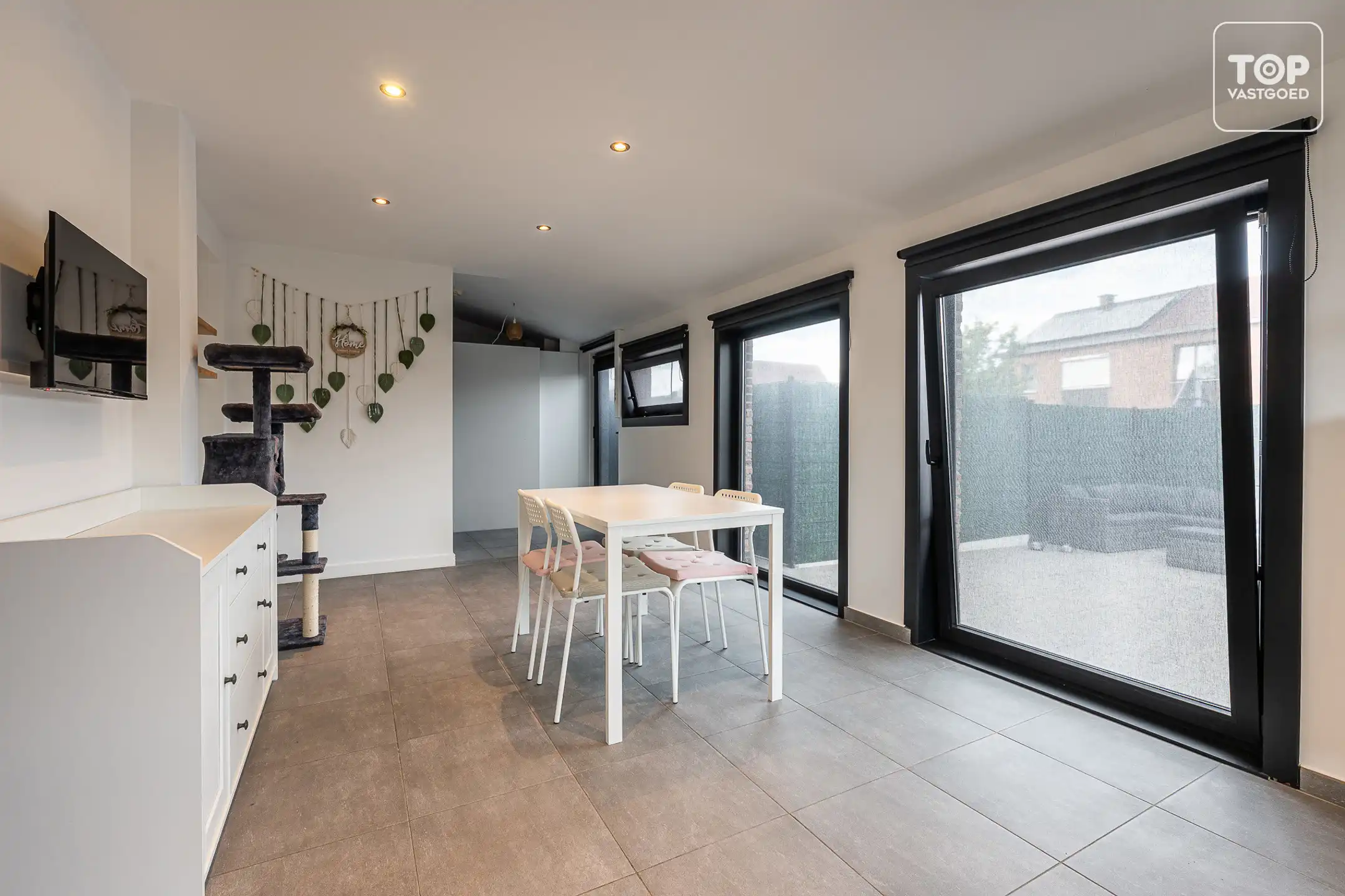 Alleenstaande woning met 4 slaapkamers en zwembad foto 8