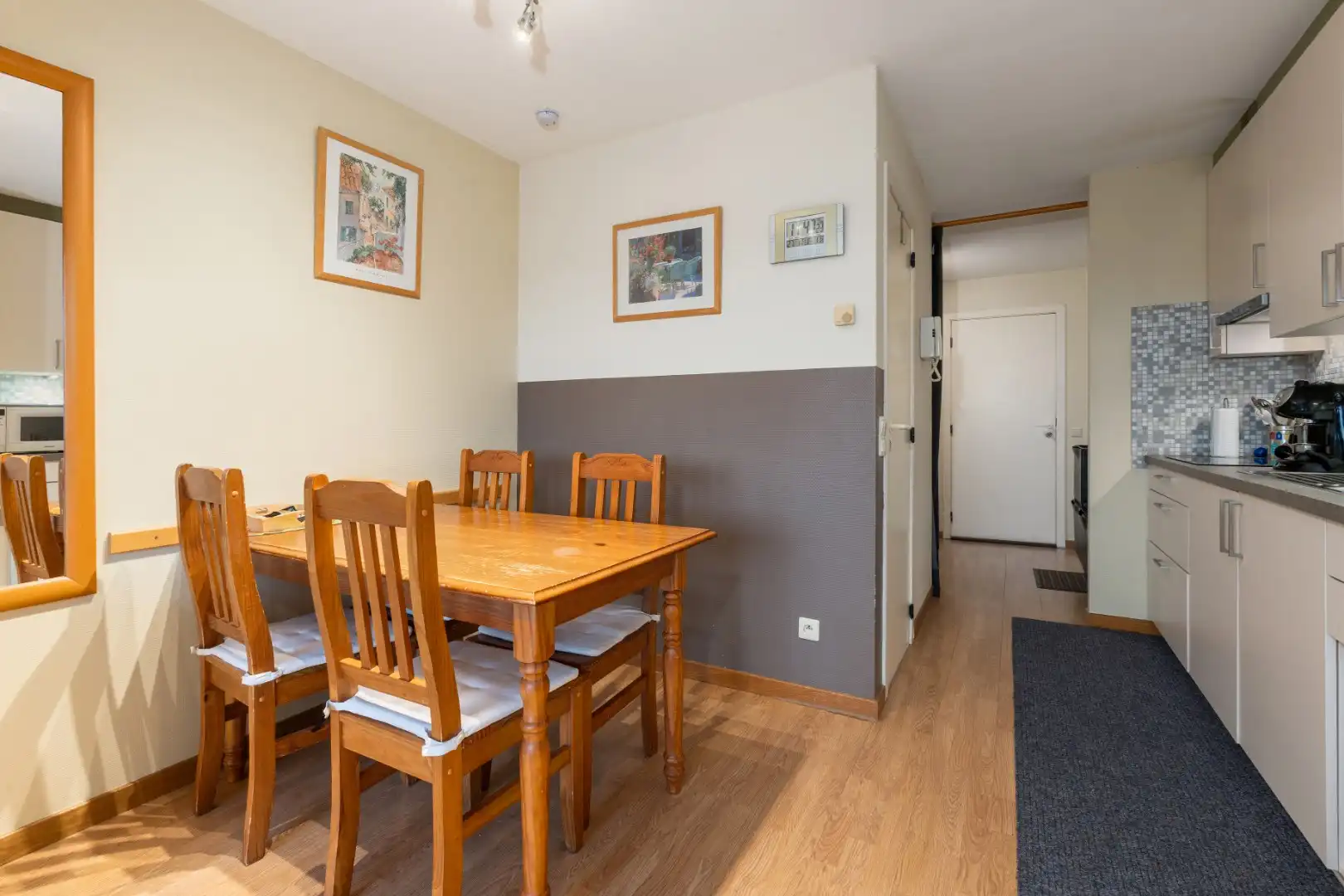 MODERN GEMEUBELDE STUDIO MET SLAAPHOEK TE KOOP  OP WANDELAFSTAND VAN ZEE foto 6