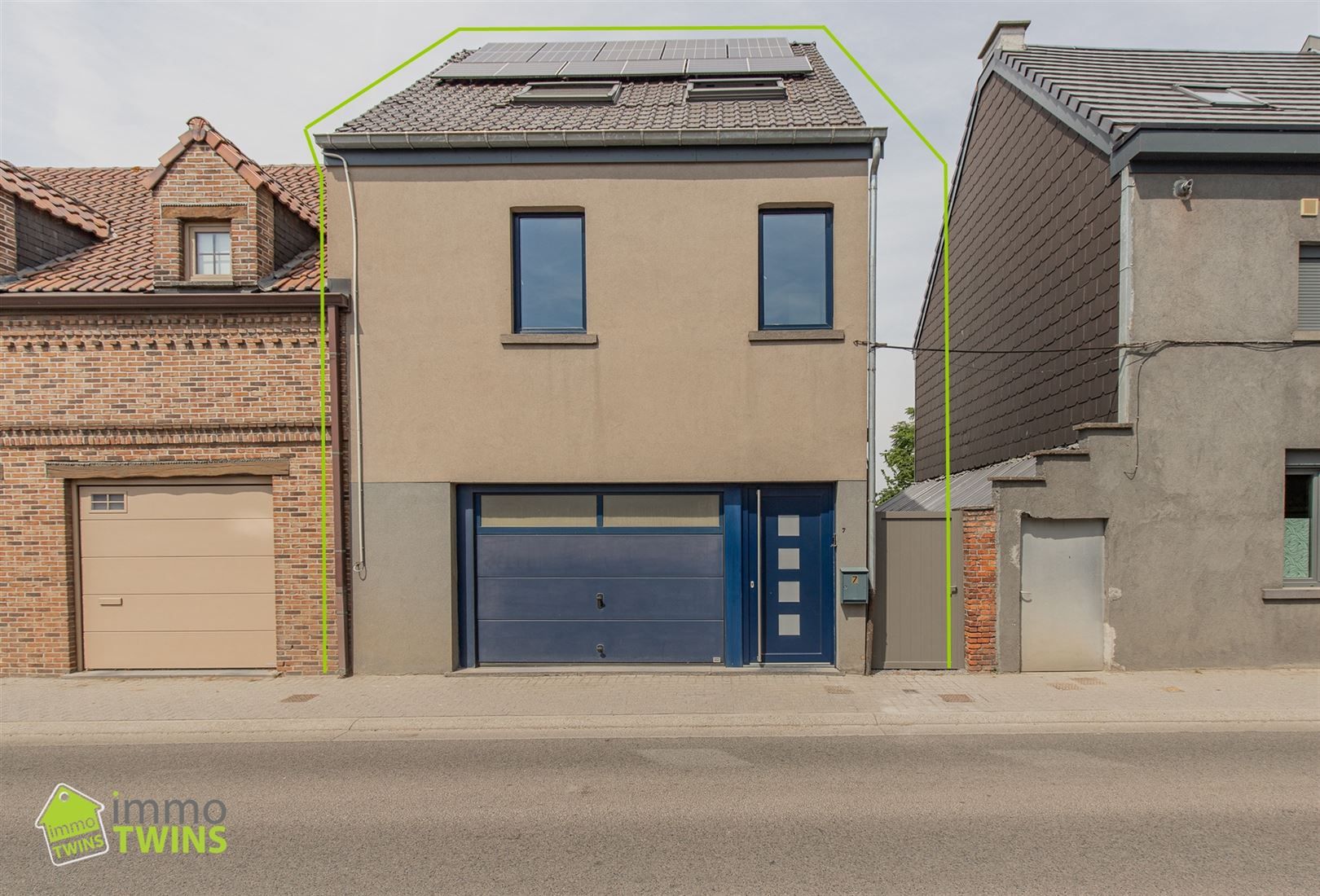 Halfopen bebouwing met 5 slaapkamers, ruime garage te Schoonaarde foto {{pictureIndex}}