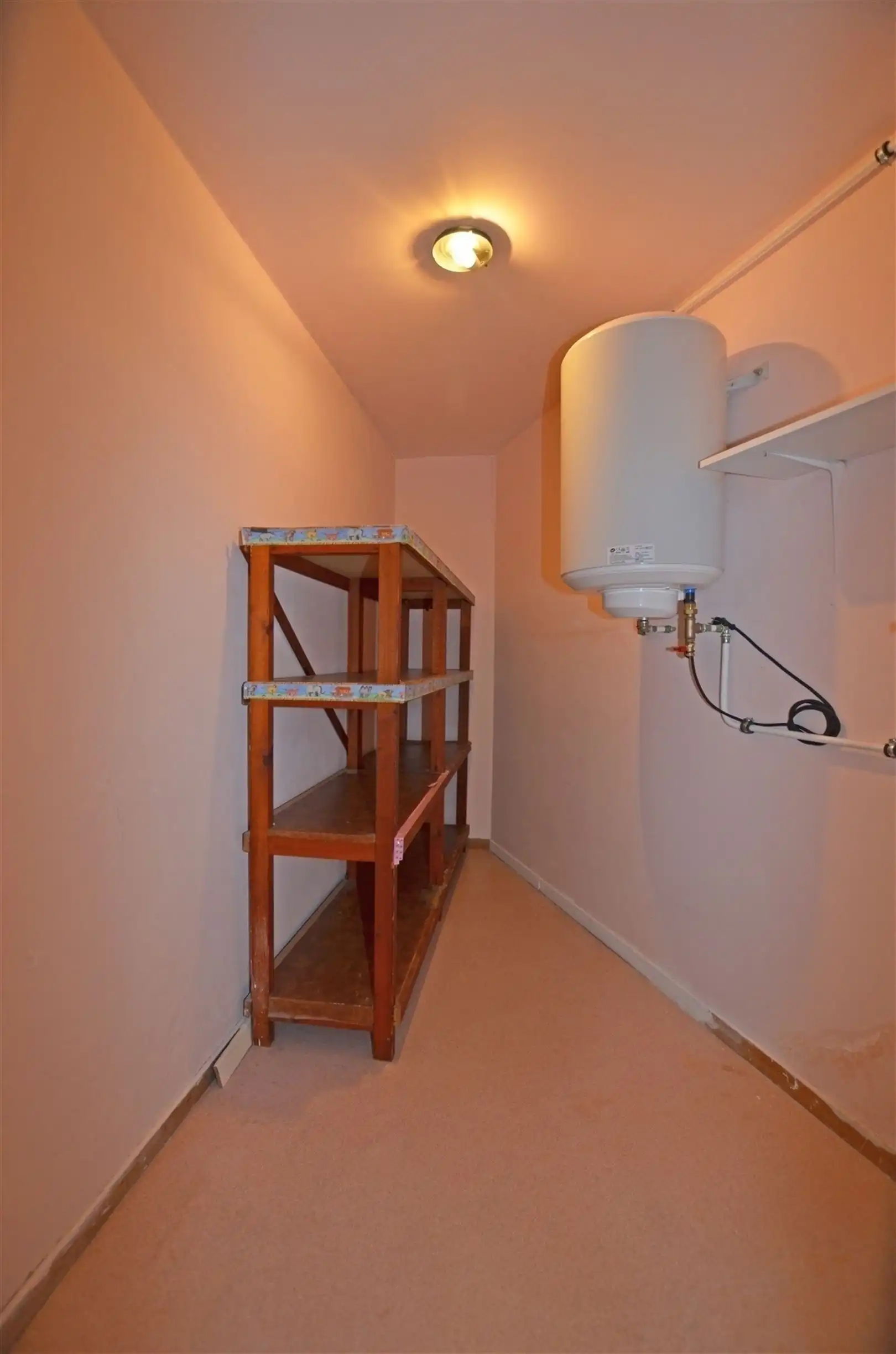 Ruim op te frissen appartement op wandelafstand van de stad foto 23