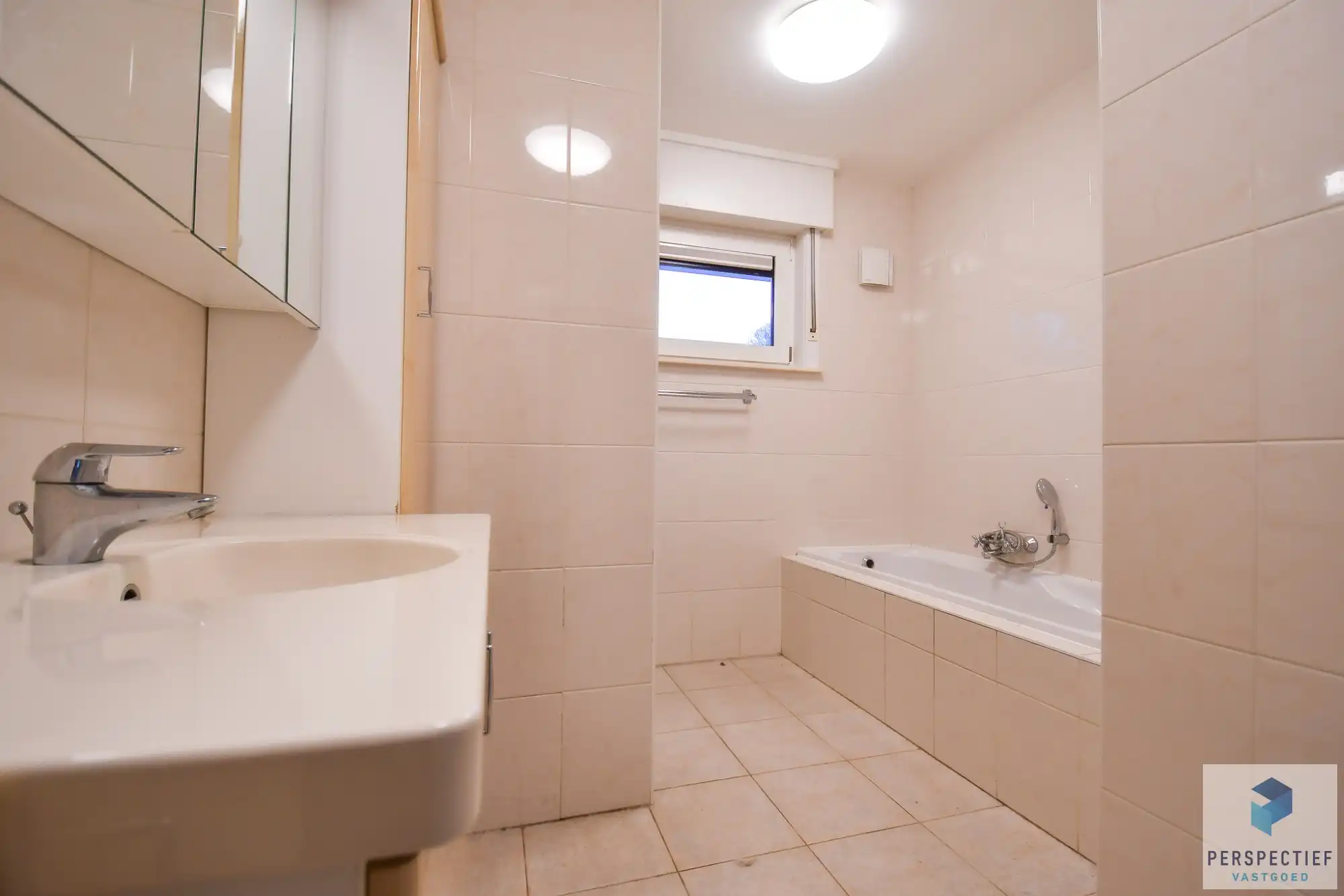 Opvallend ruime en lichtrijke villa met 5 slpks en grote tuin in een landelijke omgeving foto 9