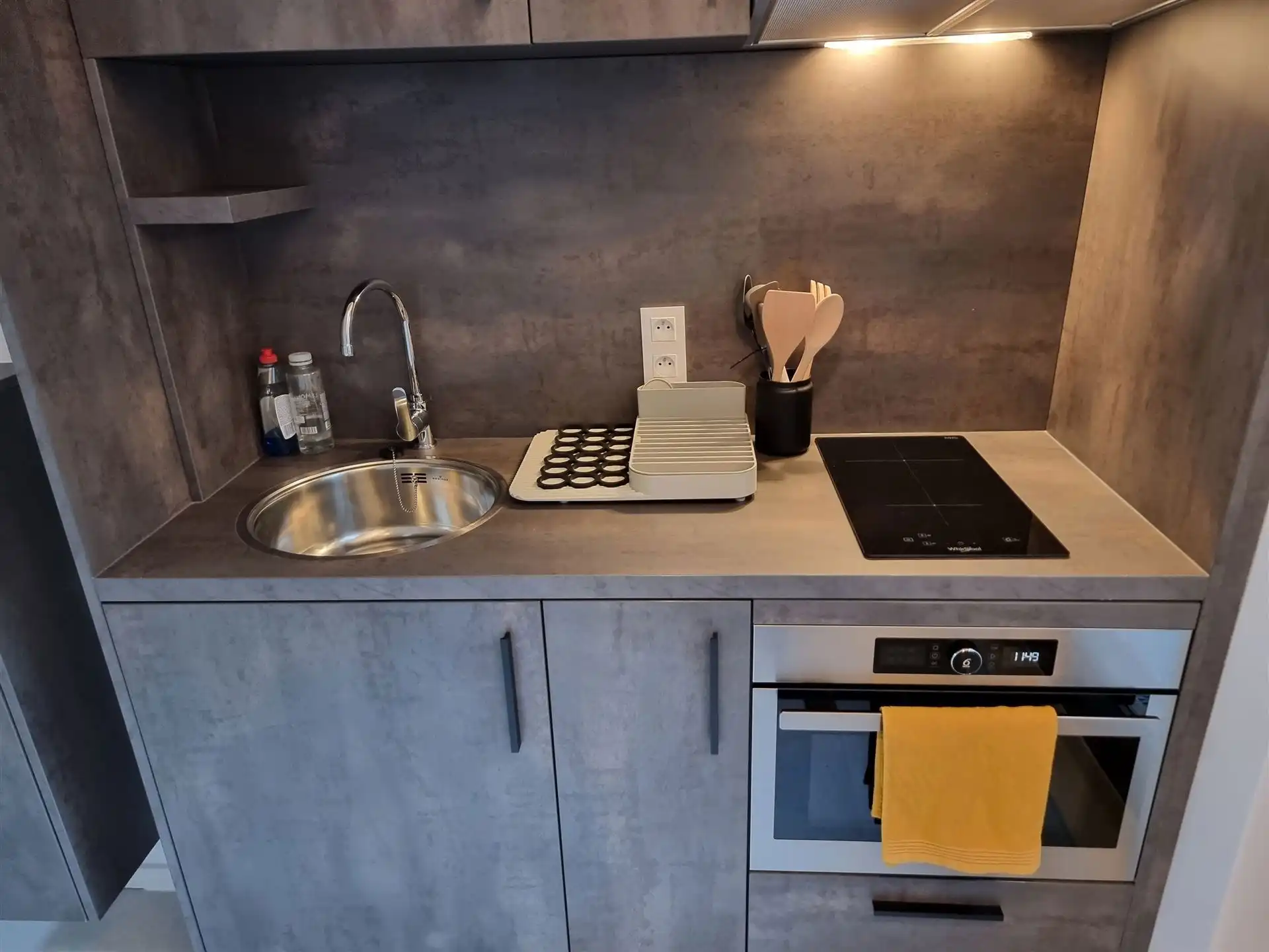 Gemeubileerd studio-appartement alleen voor studenten !!!! foto 3