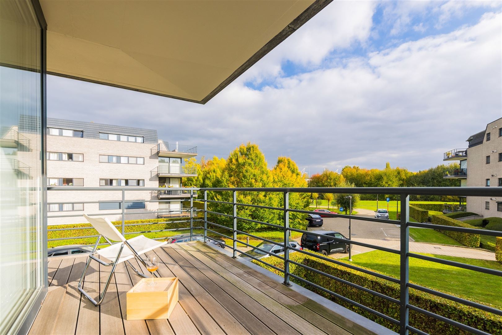 Instapklaar en ruim appartement met groene uitzichten nabij het centrum van Mortsel foto {{pictureIndex}}