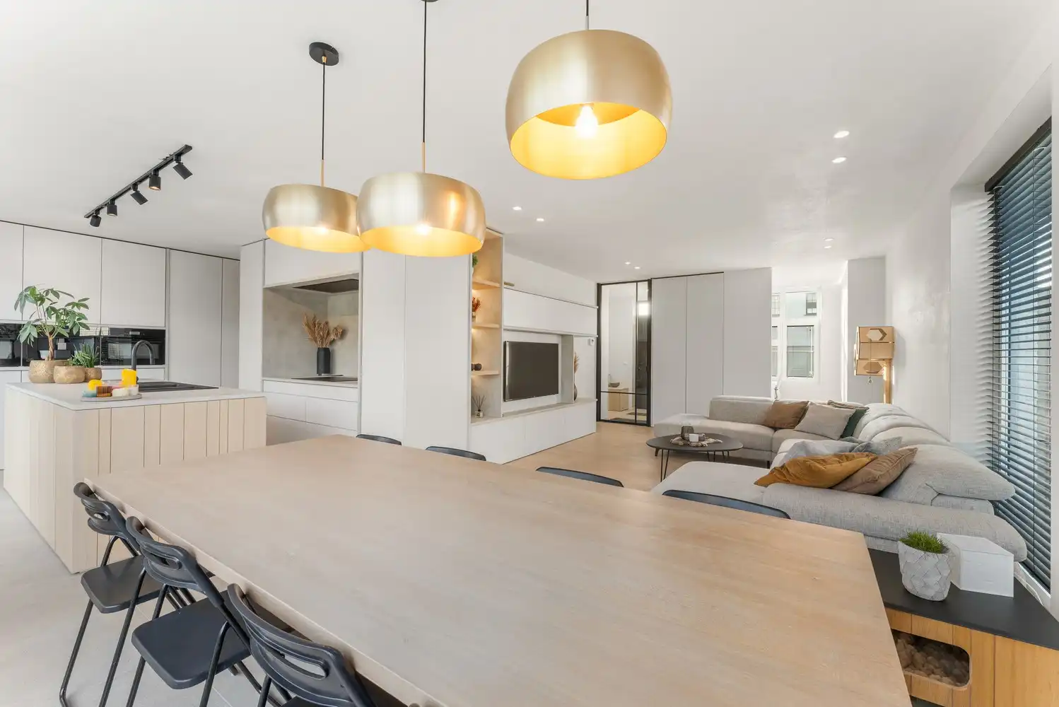 Exclusieve, recente nieuwbouwwoning met 5/6 slpks + tuin! foto {{pictureIndex}}