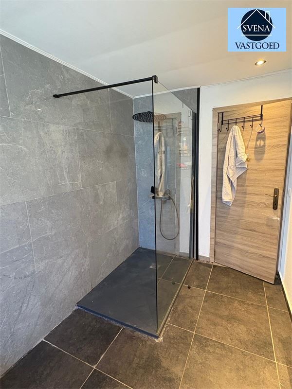 WONING MET HANDELSRUIMTE EN 3 SLAAPKAMERS foto 24