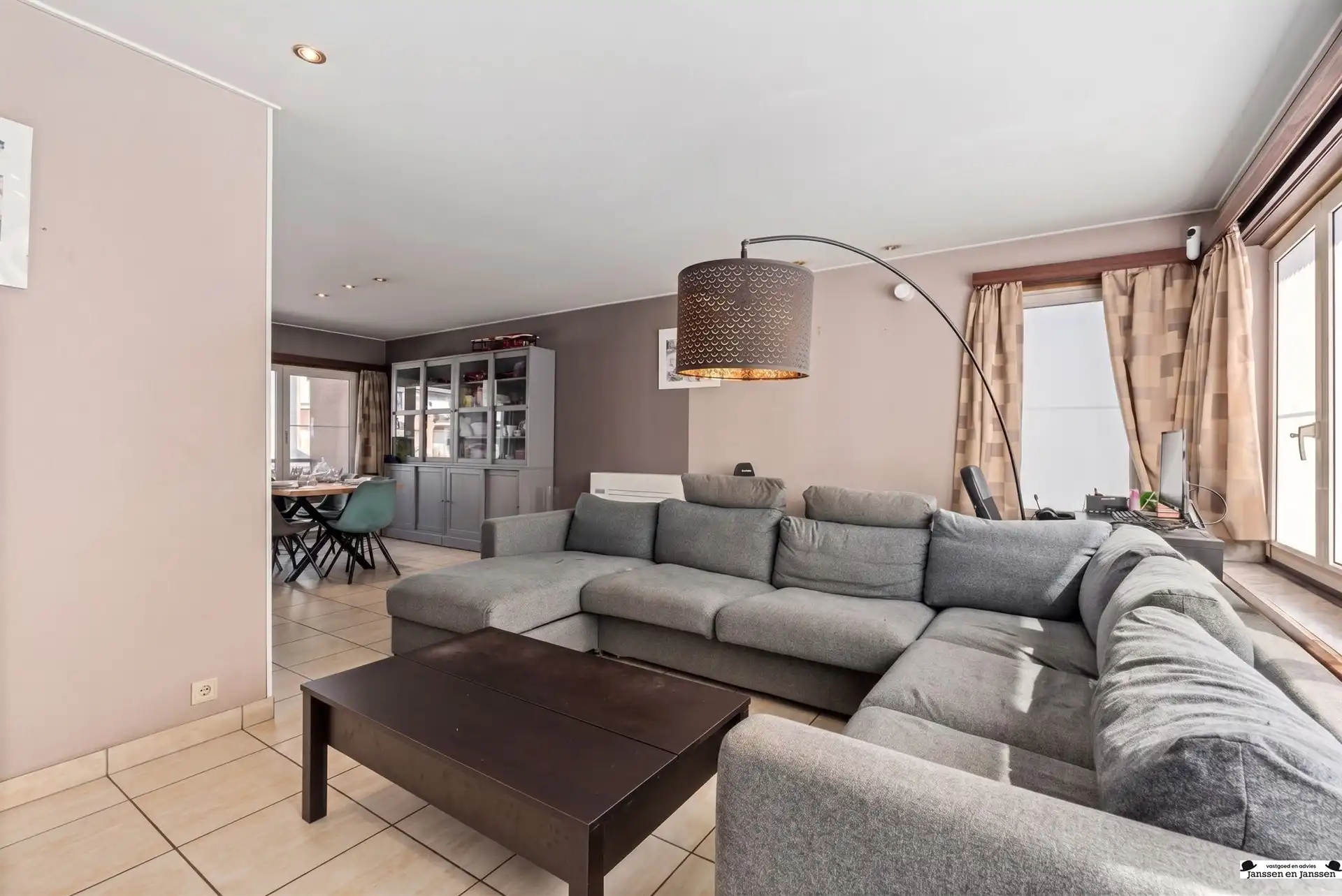 Prachtige bel-etage in een rustige buurt te Hoevenen foto 4