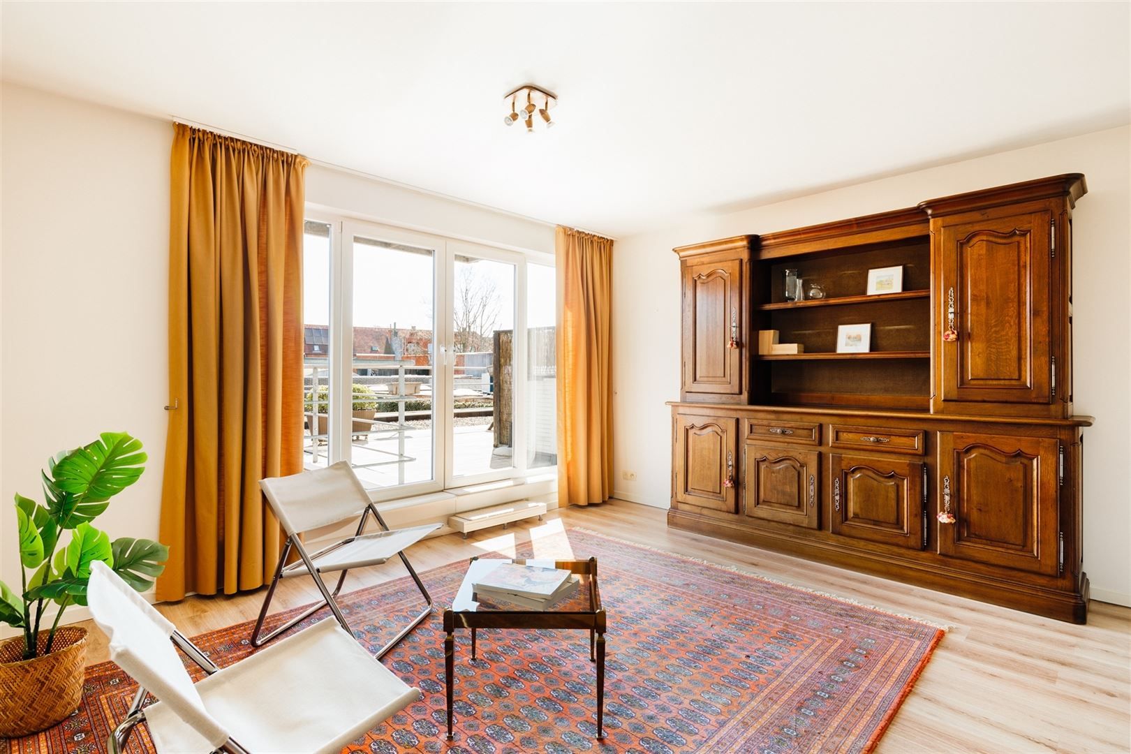 Instapklaar appartement met groot terras en autostaanplaats foto 4