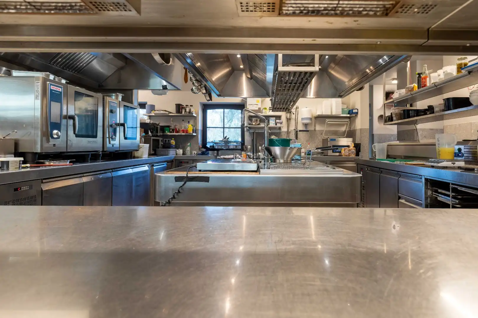 Luxe horecazaak met woonst, parking, terrassen en bureel te Oostduinkerke. foto 14