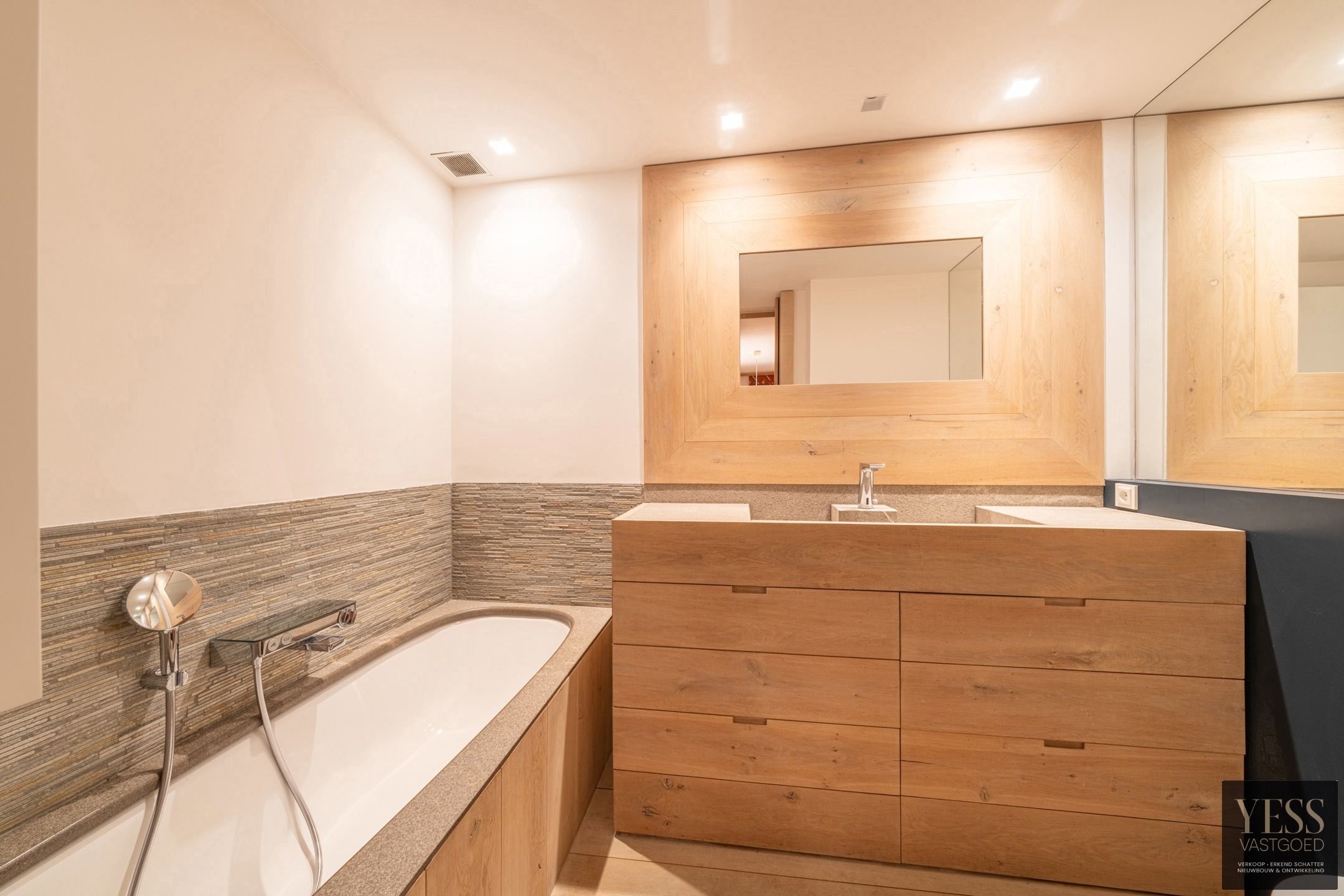 Exclusief gerenoveerd gelijkvloers appartement in Knokke! foto 20