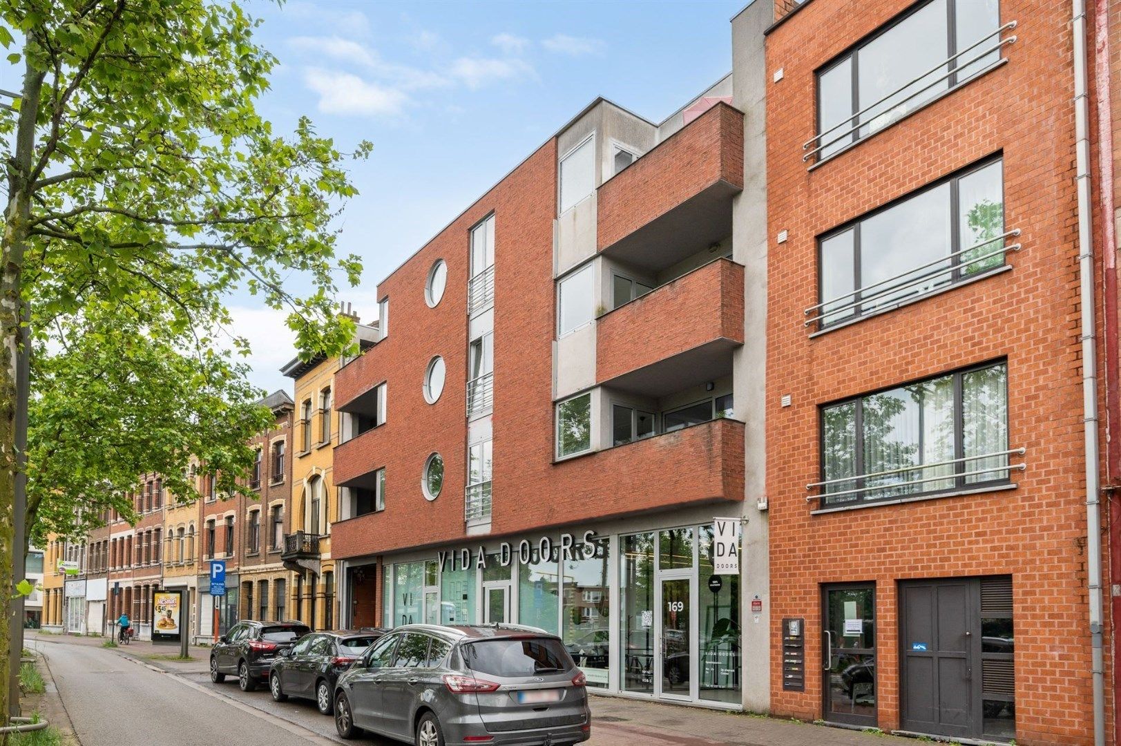 8 appartementen + 8 staanplaatsen te koop foto 2