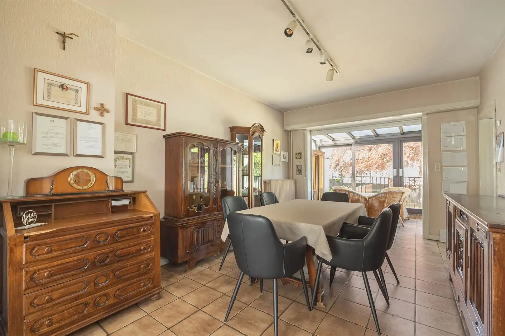 Ruime te renoveren woning met tuin in dorpscentrum foto 8