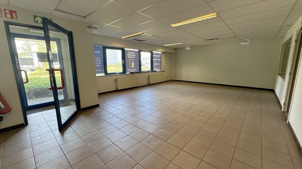 Magazijn met kantoren te Kontich foto 8