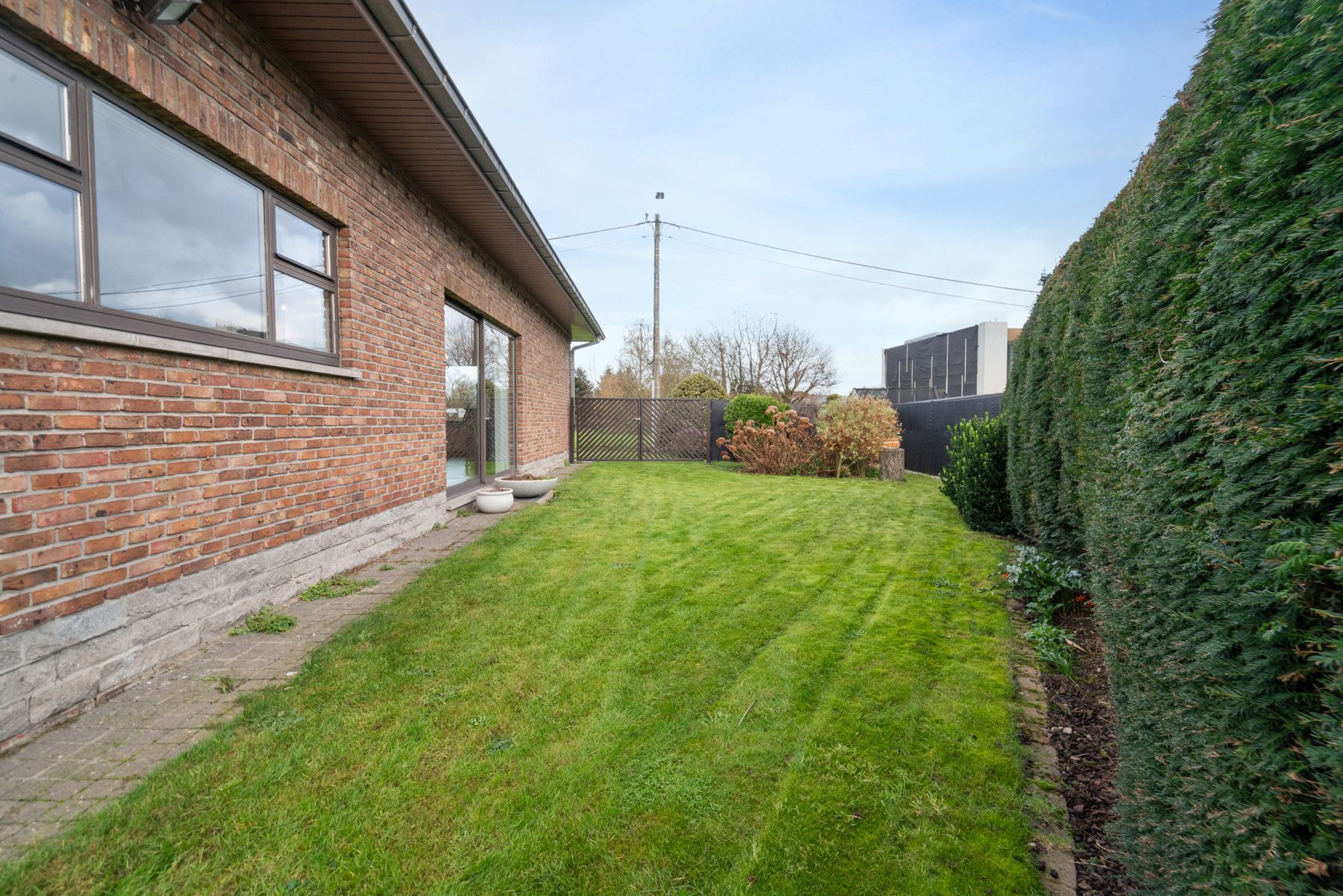 Open bebouwing met 3 slaapkamers, garage en carport foto 15