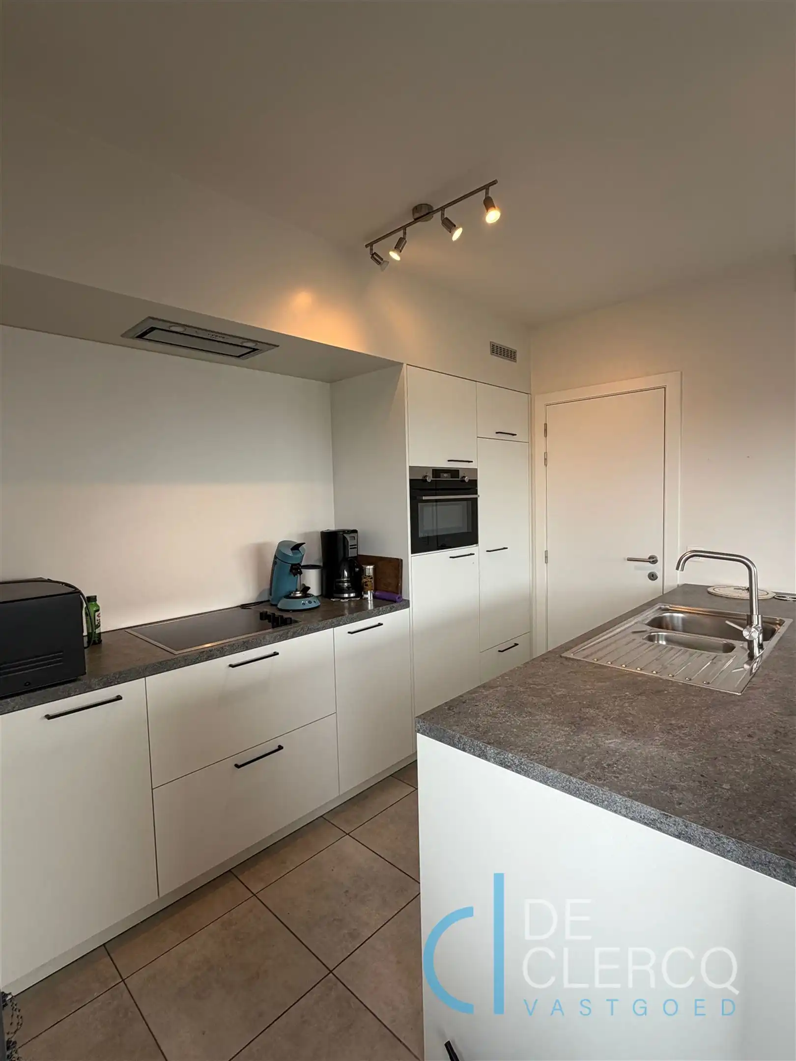 Tweeslaapkamer appartement te huur in centrum Lochristi!  foto 6