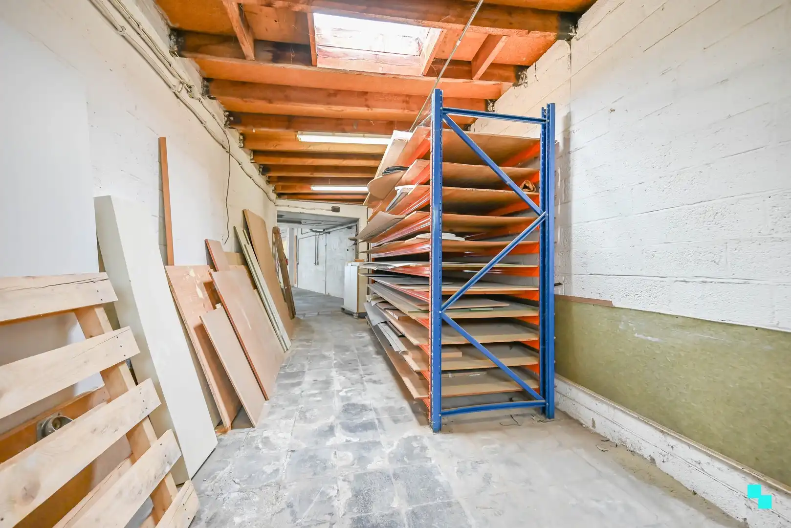 Gunstig gelegen werkplaats / magazijn met bureel en diverse parkeergelegenheid foto 13