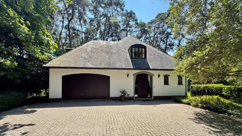 Stijlvolle villa van 275m² op 20 are met bureel, 4 slaapkamers, 2 bad-of douchekamers, dubbele garage foto 5