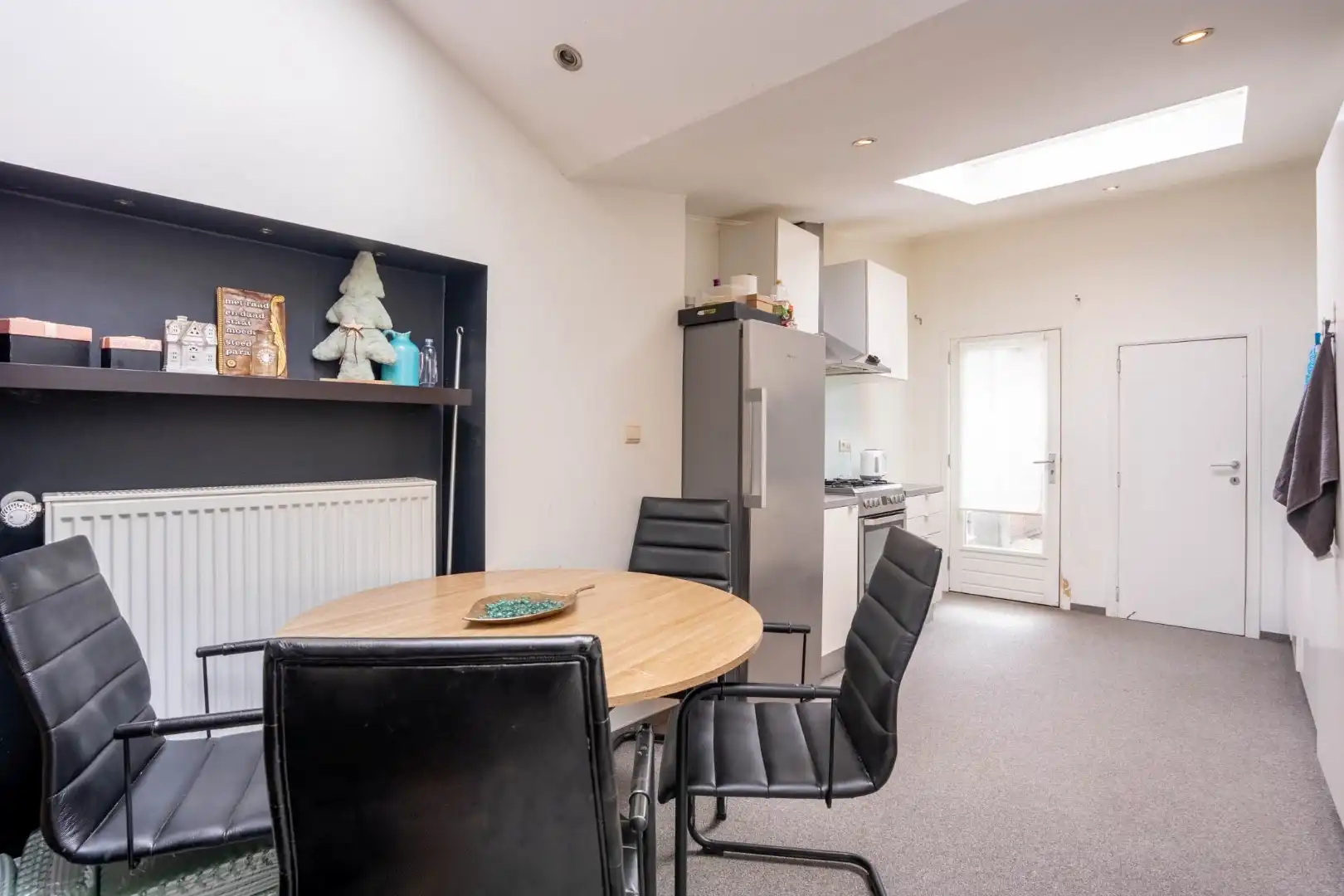 Een knusse rijwoning met tuintje en 3 slaapkamers, gelegen pal in het centrum van Maaseik. foto 9