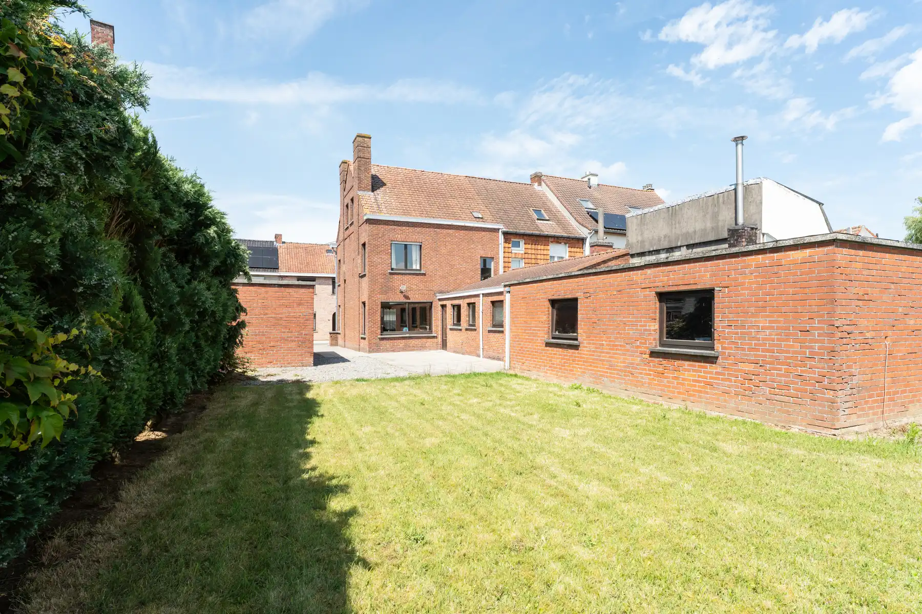Ruime woning met diepe tuin in het centrum van Tielt  foto 5