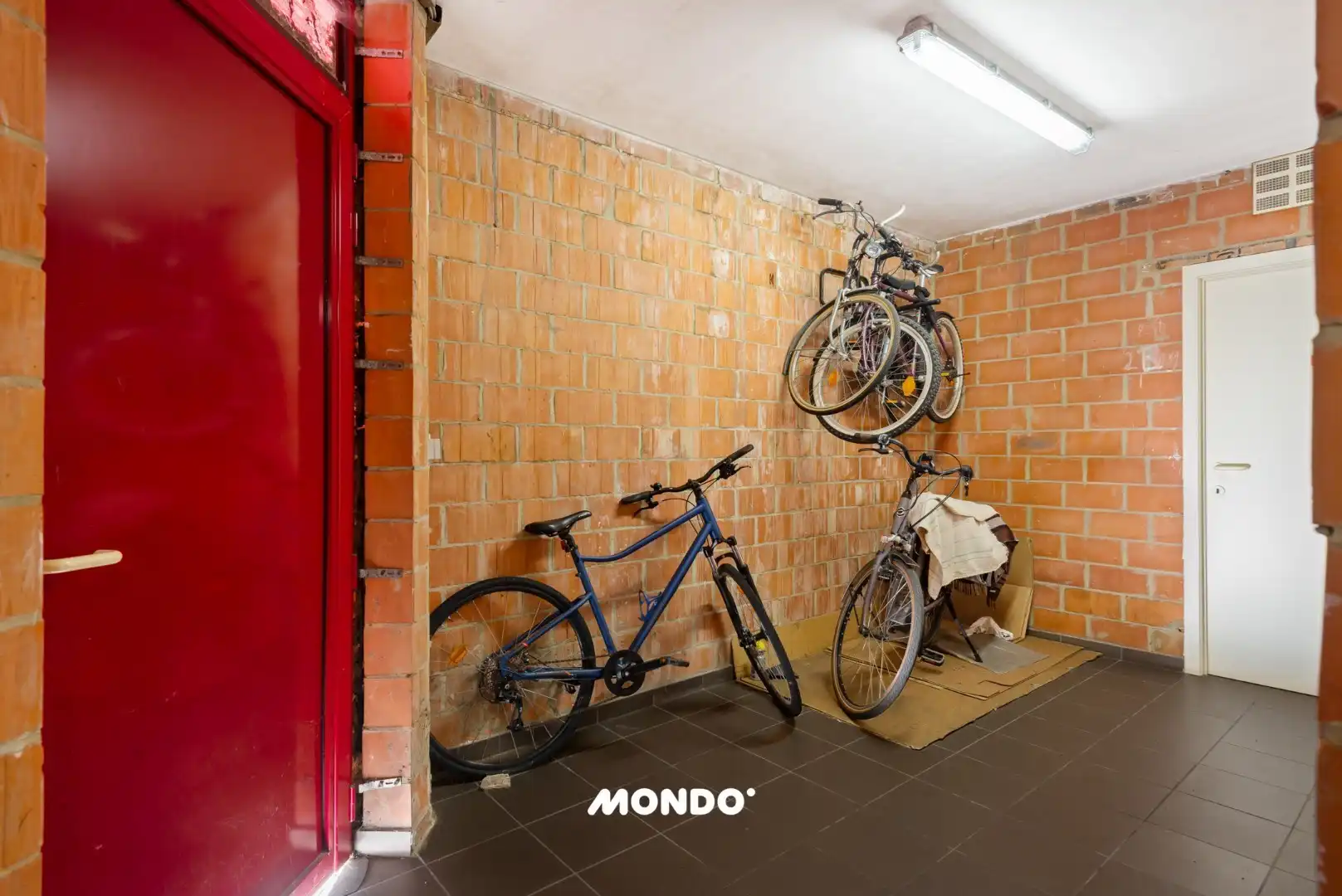 Ruim appartement met drie slaapkamers foto 17