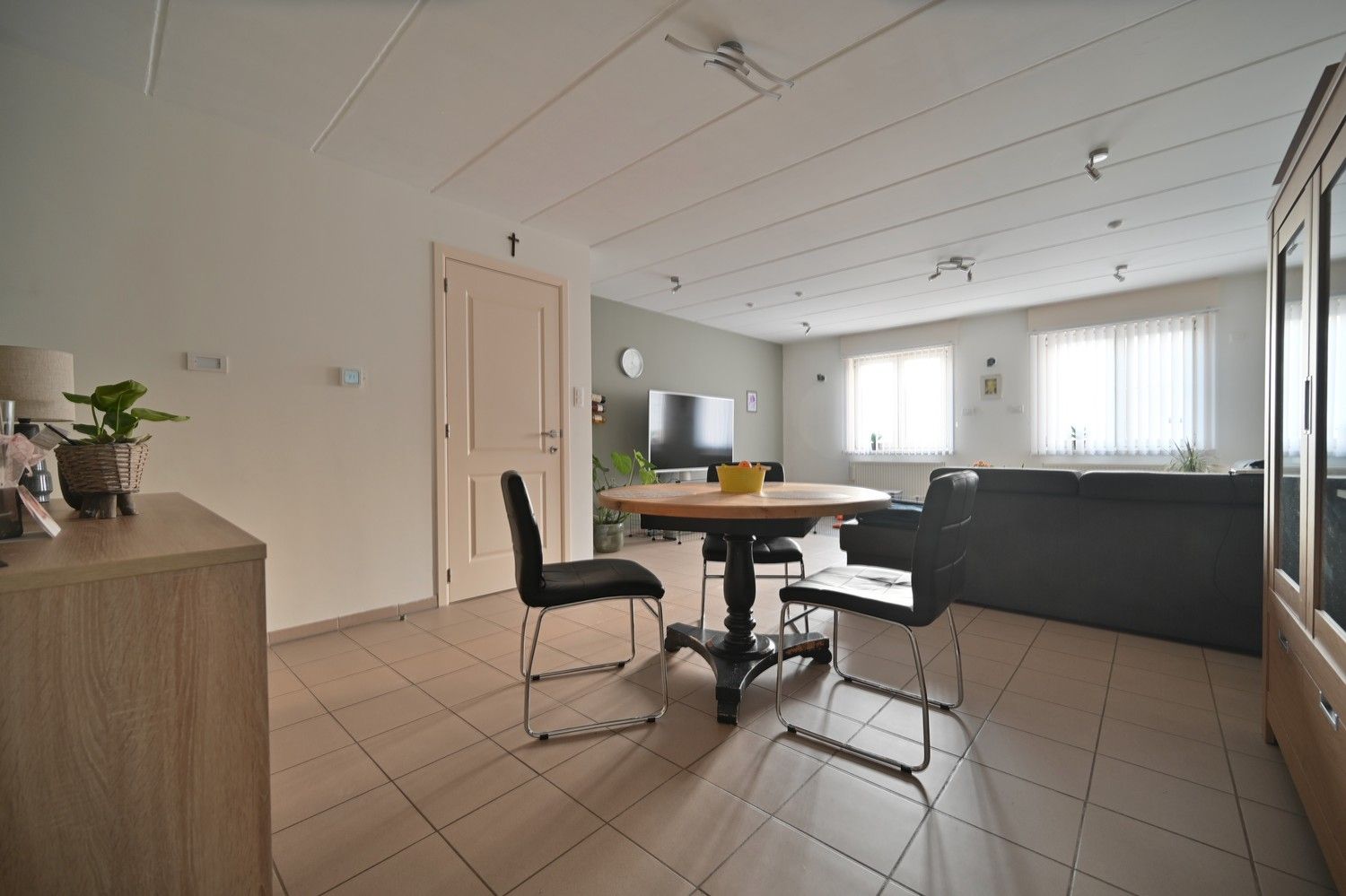 Royaal gelijkvloersappartement met 2 slaapkamers en inpandige garage, nabij het centrum van Lanaken foto 5