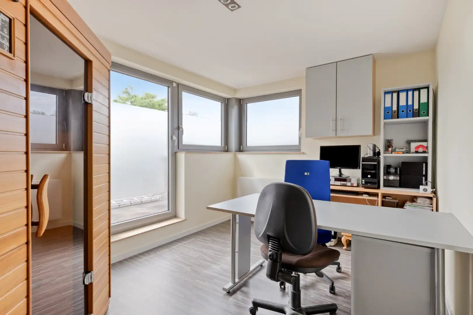 Stijlvolle villa met zonnige tuin waar comfort, kwaliteit en duurzaamheid samenkomen foto 21