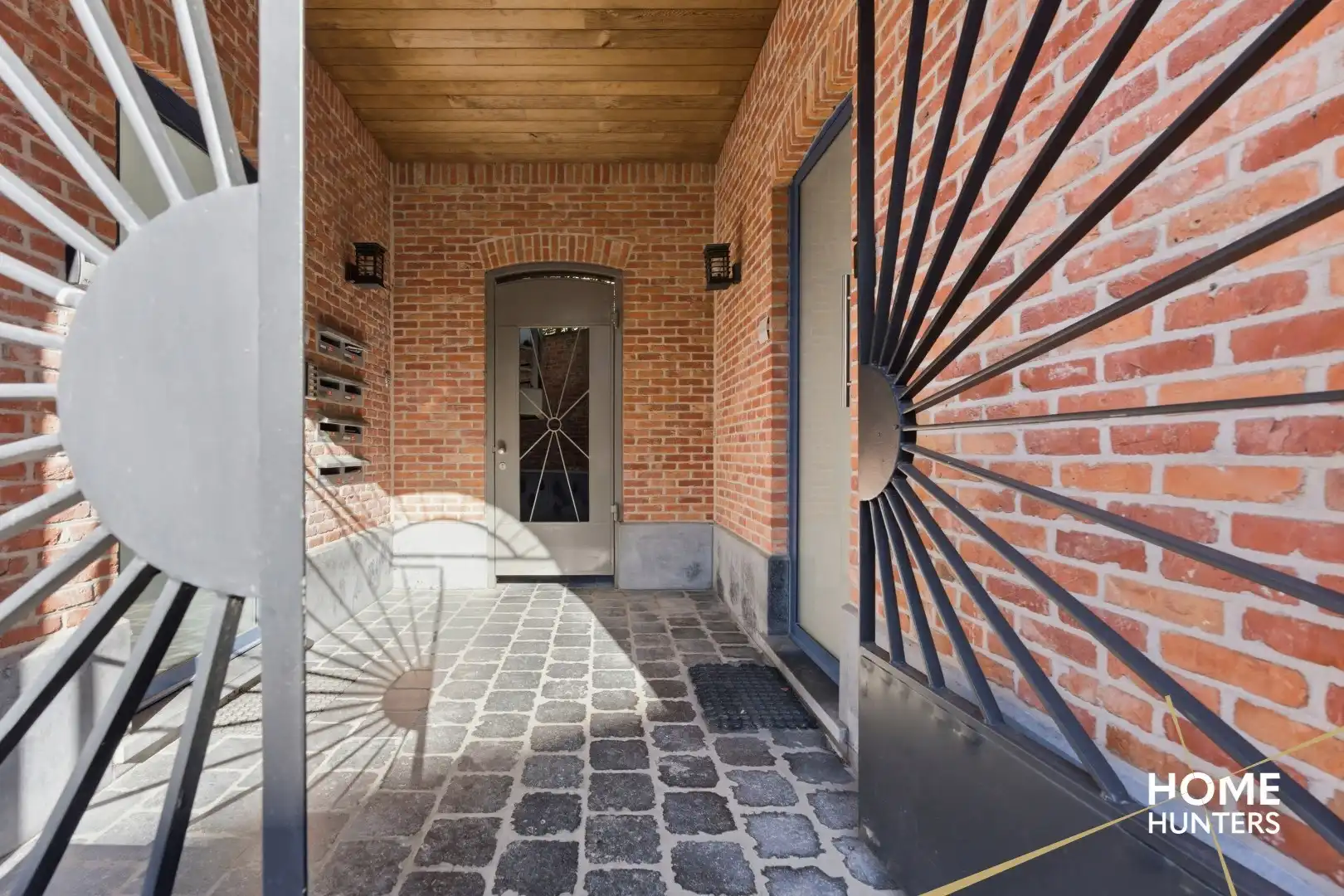 Rendabel investeringspand met combinatie van vaste verhuur en vakantieappartementen in centrum Ieper foto 3