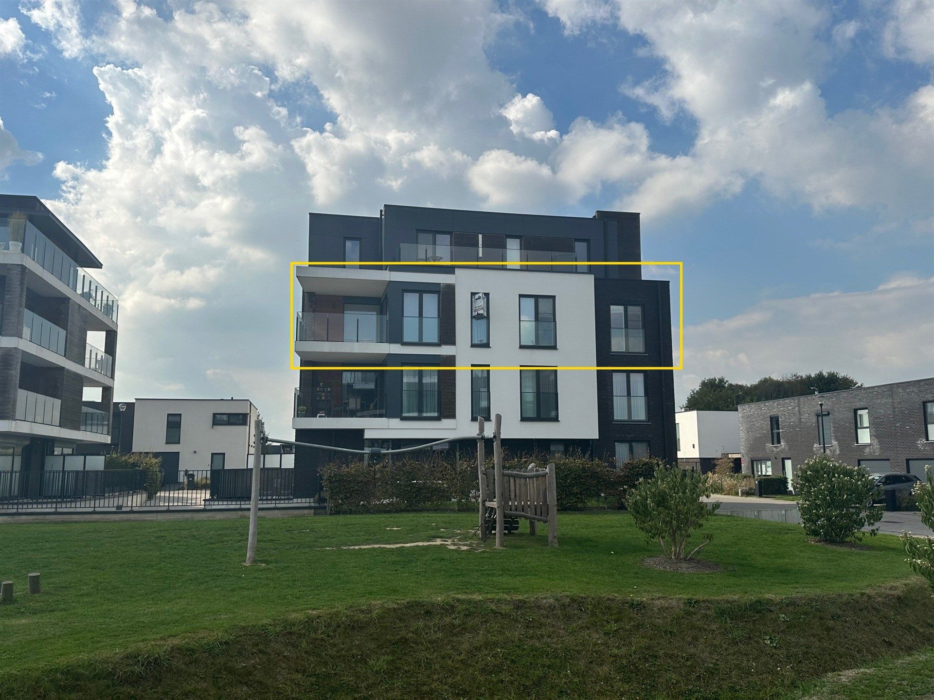 Recent appartement met 2 slaapkamers in rustige woonwijk foto {{pictureIndex}}