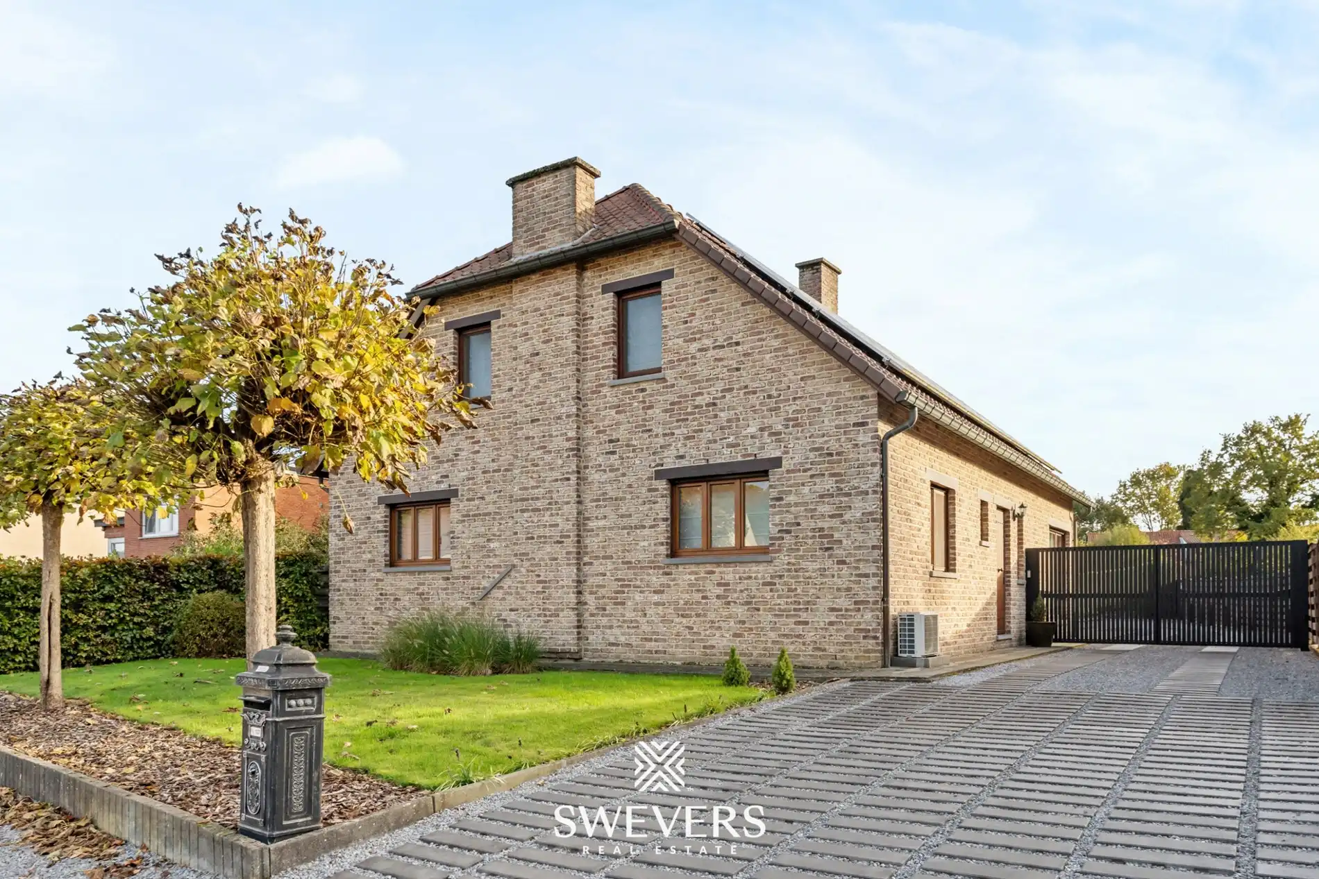 Comfortabele vrijstaande woning met ruime kamers en zuid gerichte tuin  foto {{pictureIndex}}