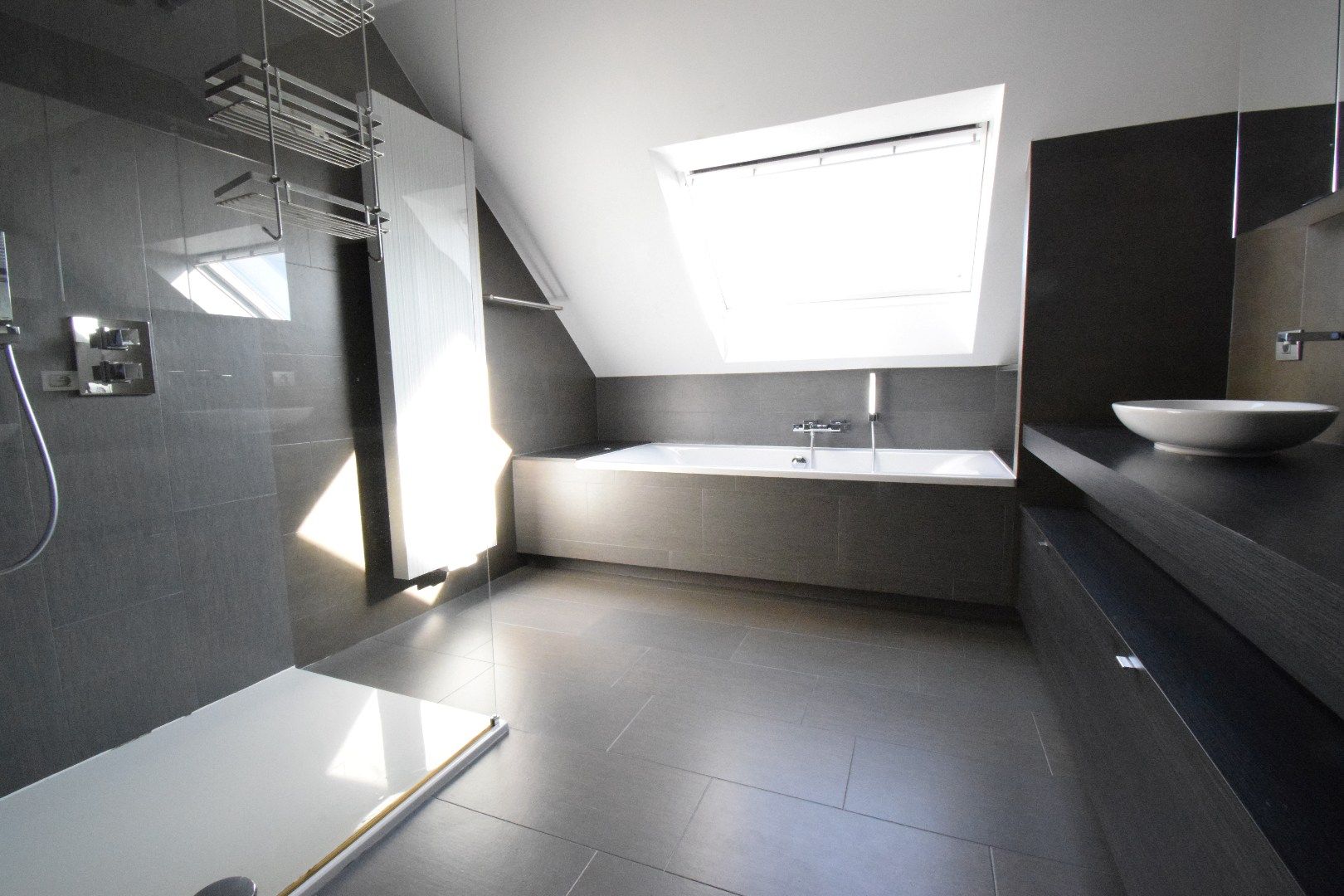 Recente villa met 4 slaapkamers, garage en zonnige tuin in Merkem  foto 8