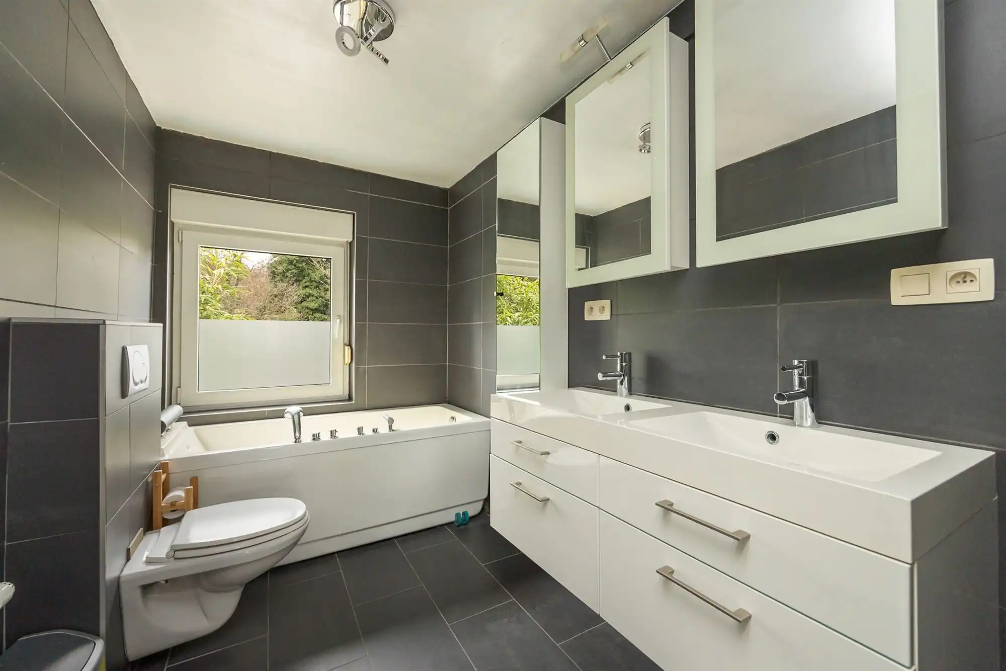 Energiezuinige woning met ruime tuin op gunstige locatie foto 14