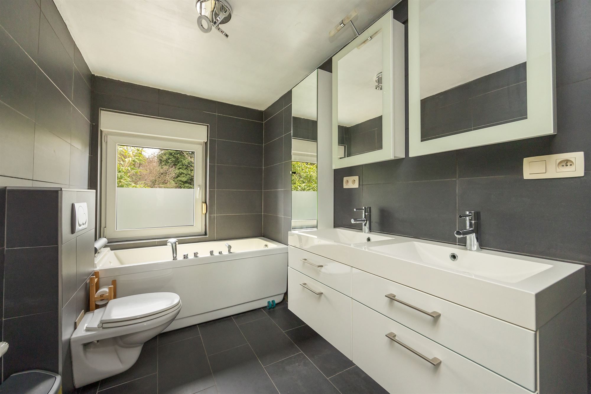 Instapklare woning met ruime tuin op gunstige locatie foto 14