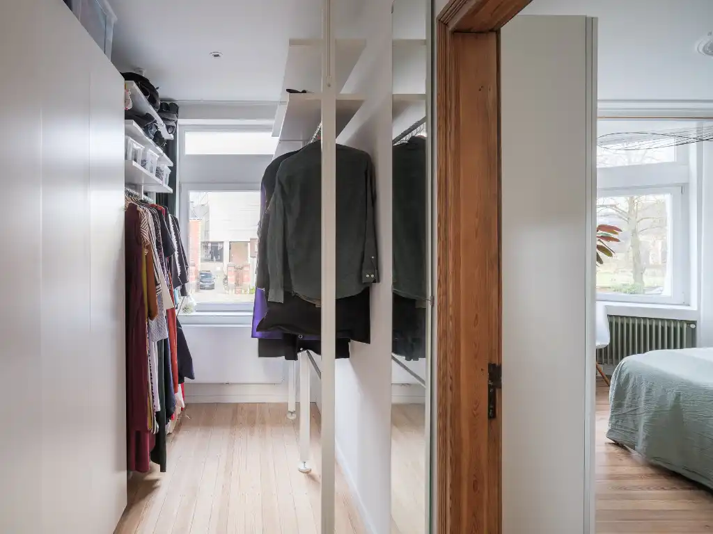 Prachtig gerenoveerde (Volt Architecten) interbellumwoning met vier slaapkamers, twee badkamers en zonnige stadstuin nabij de Bijloke. foto 17