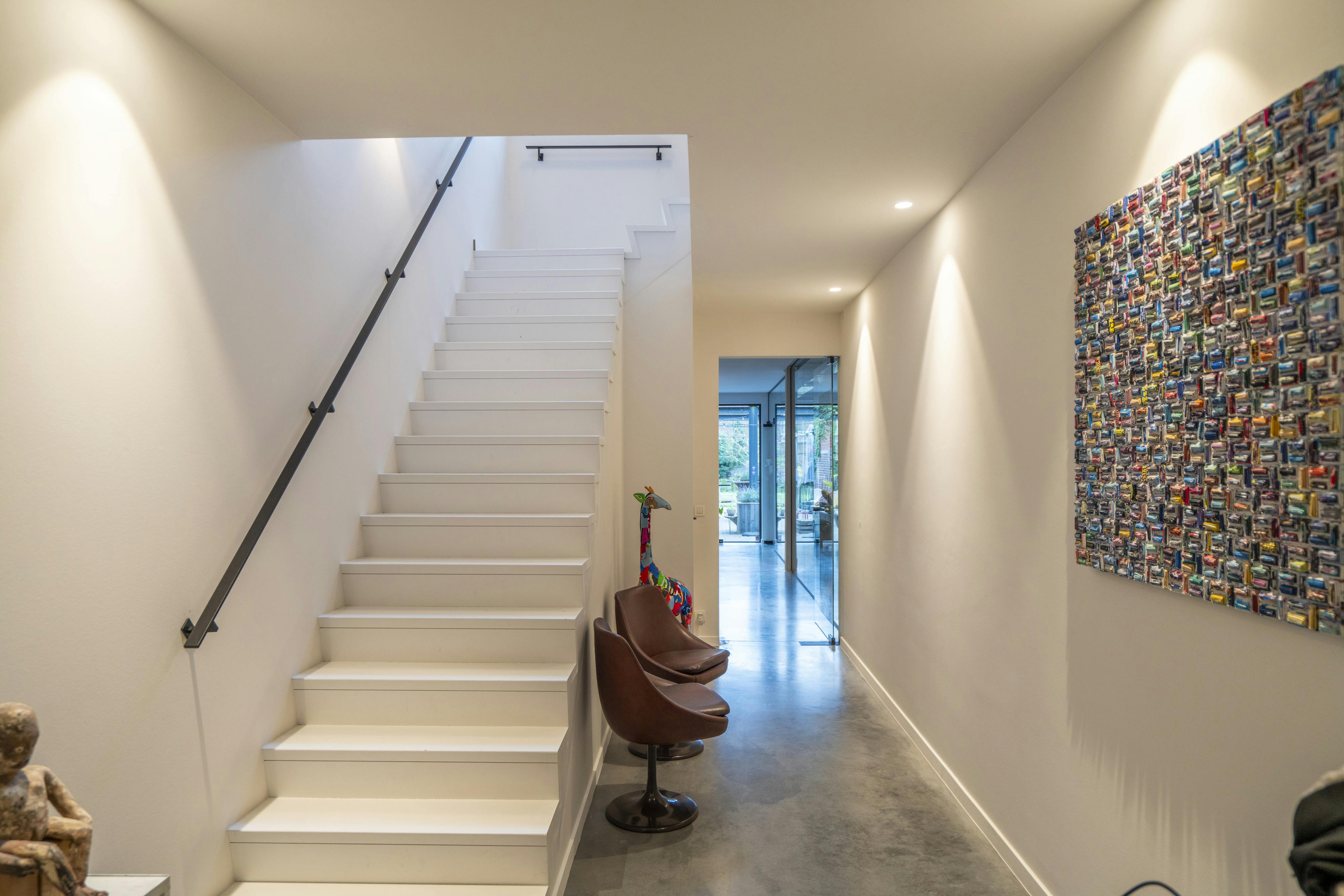 Prachtig gerenoveerde herenwoning te koop met uitweg  foto 2