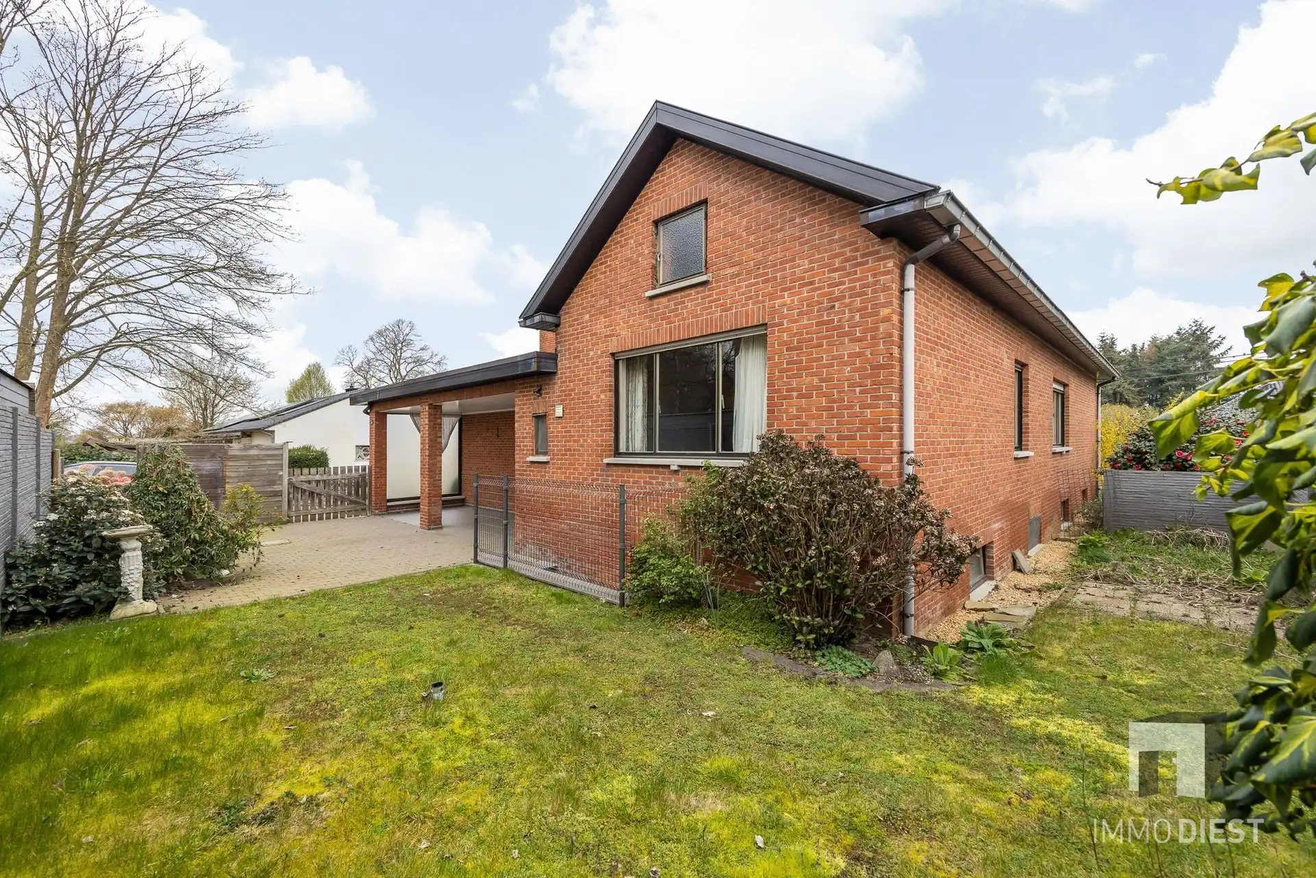 Op te knappen betaalbare split-level woning te Schaffen, kort bij de Bossen van Hees foto 5