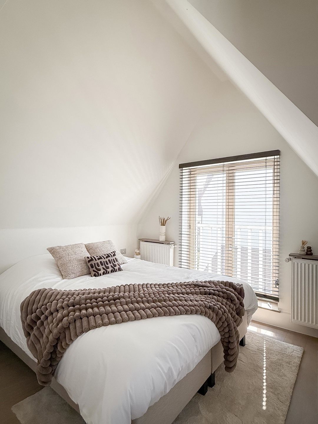 Unieke villa, bestaande uit twee zelfstandige woonentiteiten foto 27