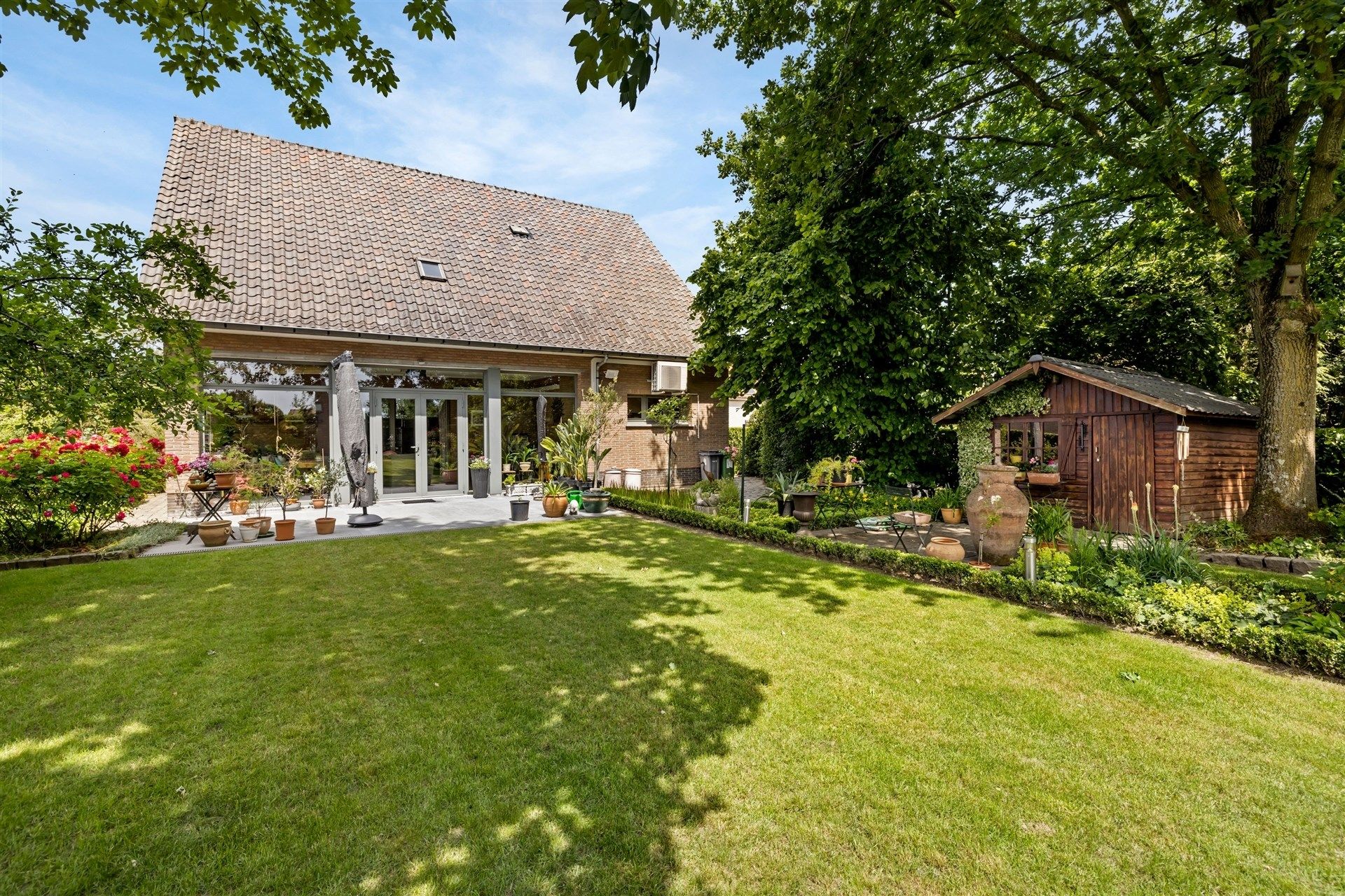 Ruim opgezette gezinswoning met 3 slaapkamers & mooi aangelegde tuin op een perceel van 1.016m² foto 23