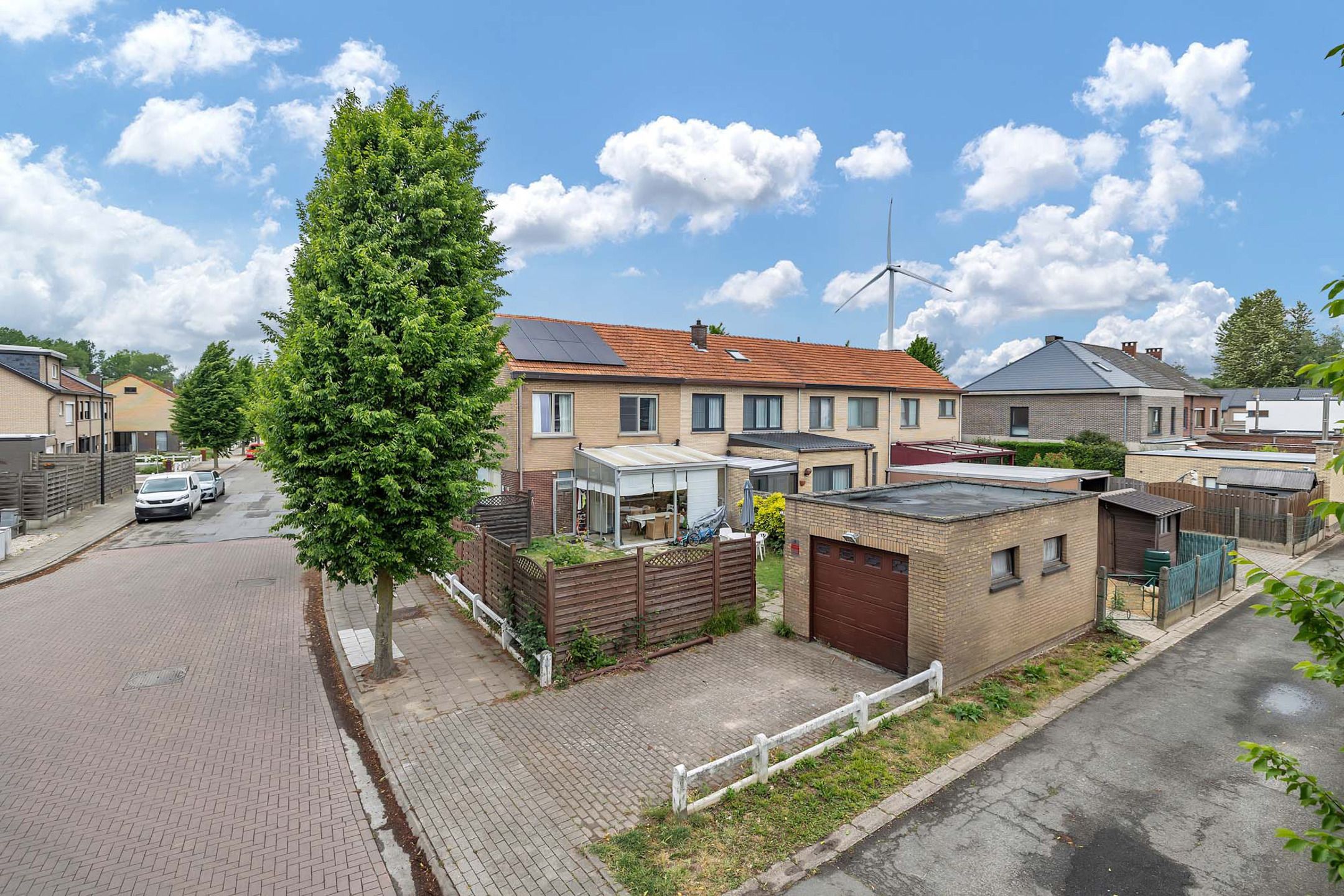 Te renoveren woning met drie slaapkamers en garage foto 4
