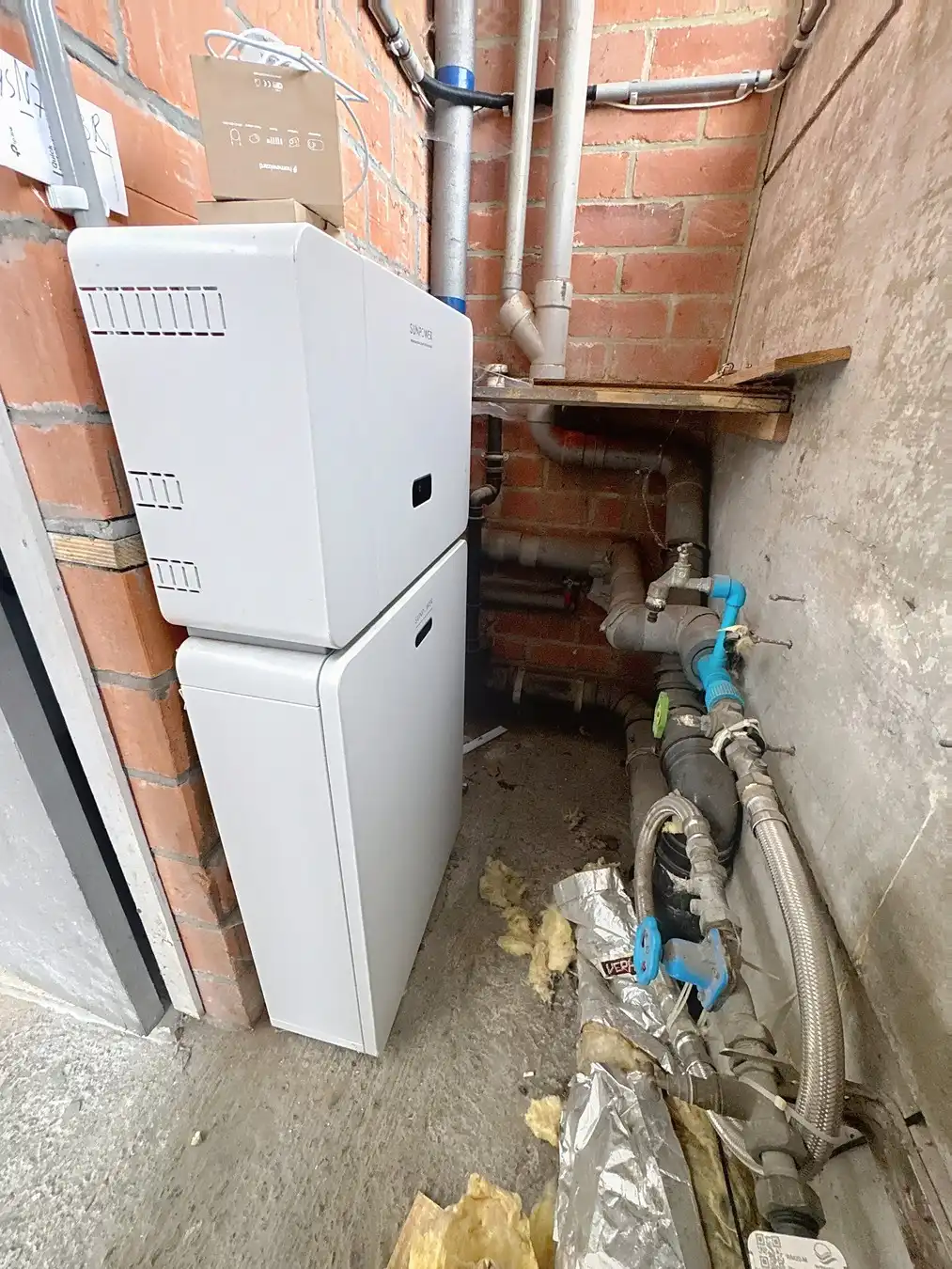 BEDRIJFSGEBOUW te koop in Zedelgem, bestaande uit MAGAZIJN (265m²) en WONING (3/4 slpkms, garage en tuin). Inclusief ZONNEPANELEN en BATTERIJ! foto 5