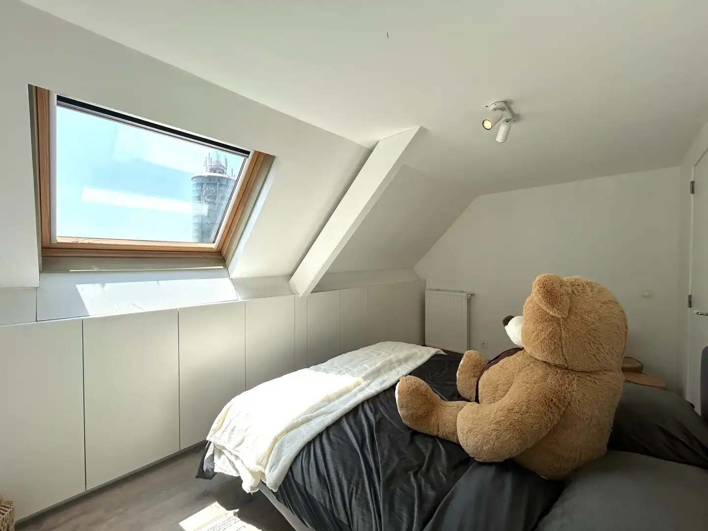 Instapklaar twee-slaapkamerappartement te centrum Tielt! foto 9