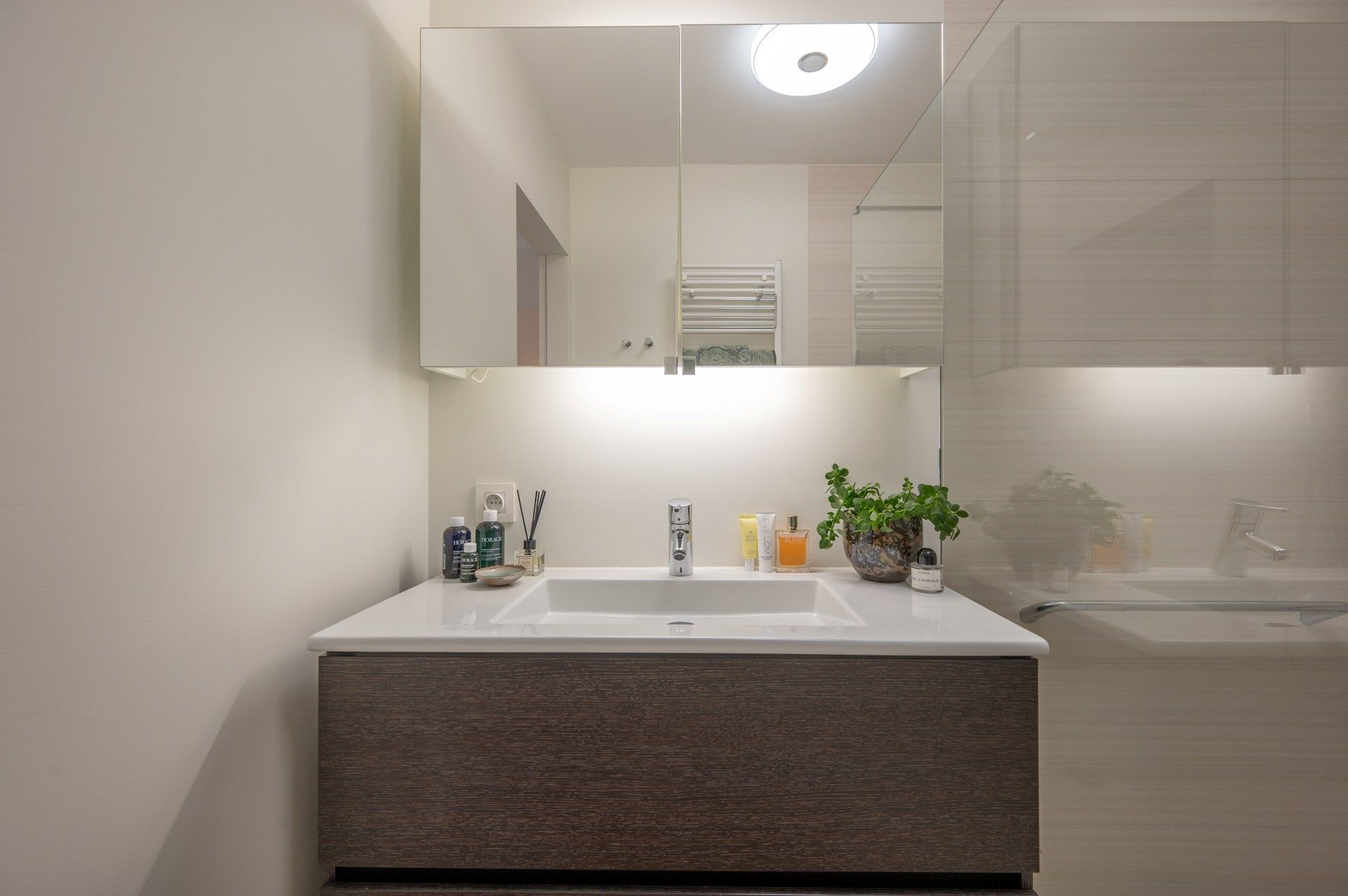 Stijlvol en volledig gerenoveerd appartement op wandelafstand van zee en het commerciële centrum. foto 26