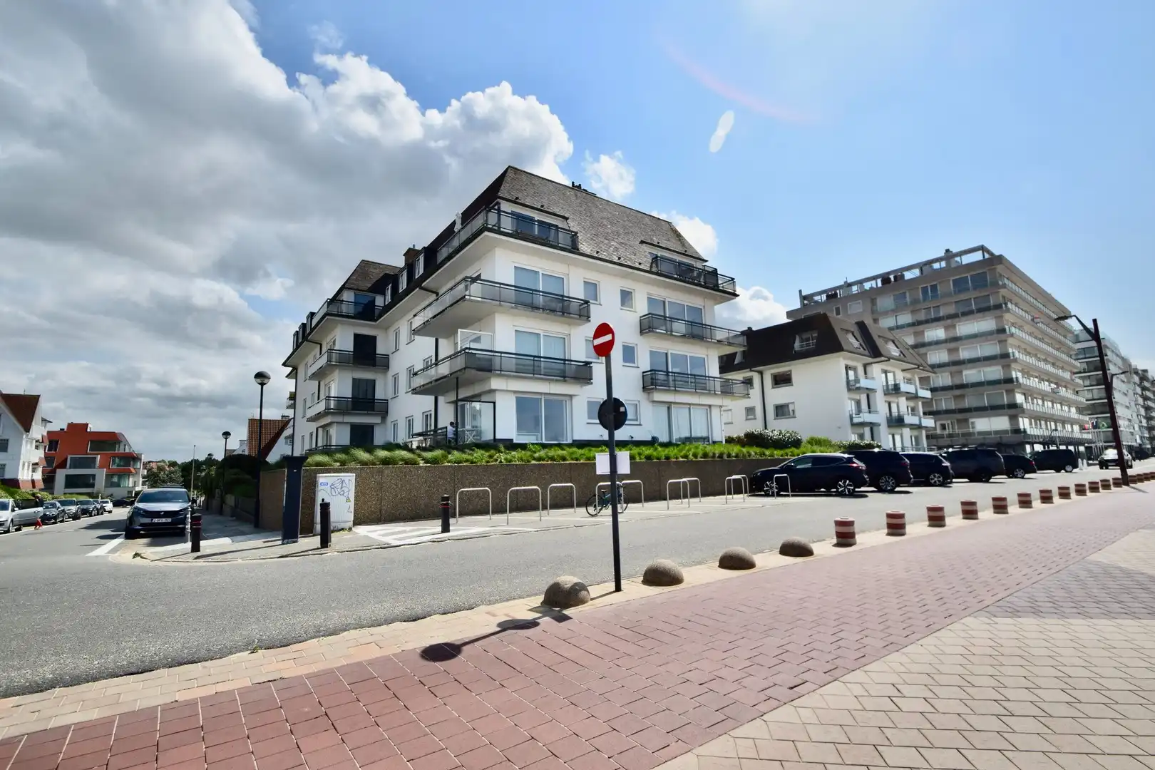 Luxueus gerenoveerd hoekappartement met zeezicht vlakbij de wandeldijk in het Zoute. foto 22