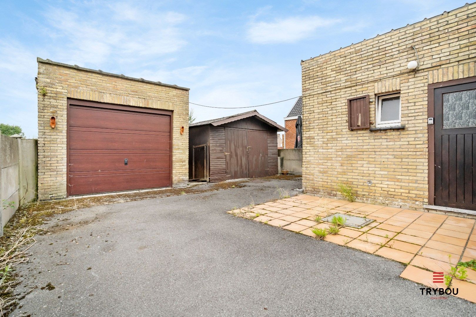 Centraal gelegen, halfopen woning met kleine loods en garage. foto 18