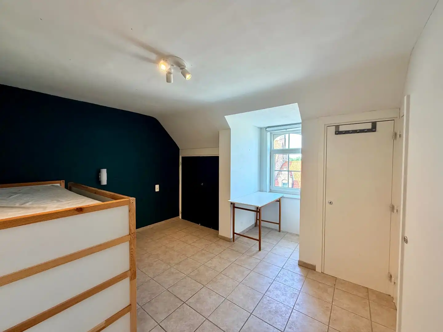 Instapklaar duplex-appartement te Lo-Reninge! foto 13