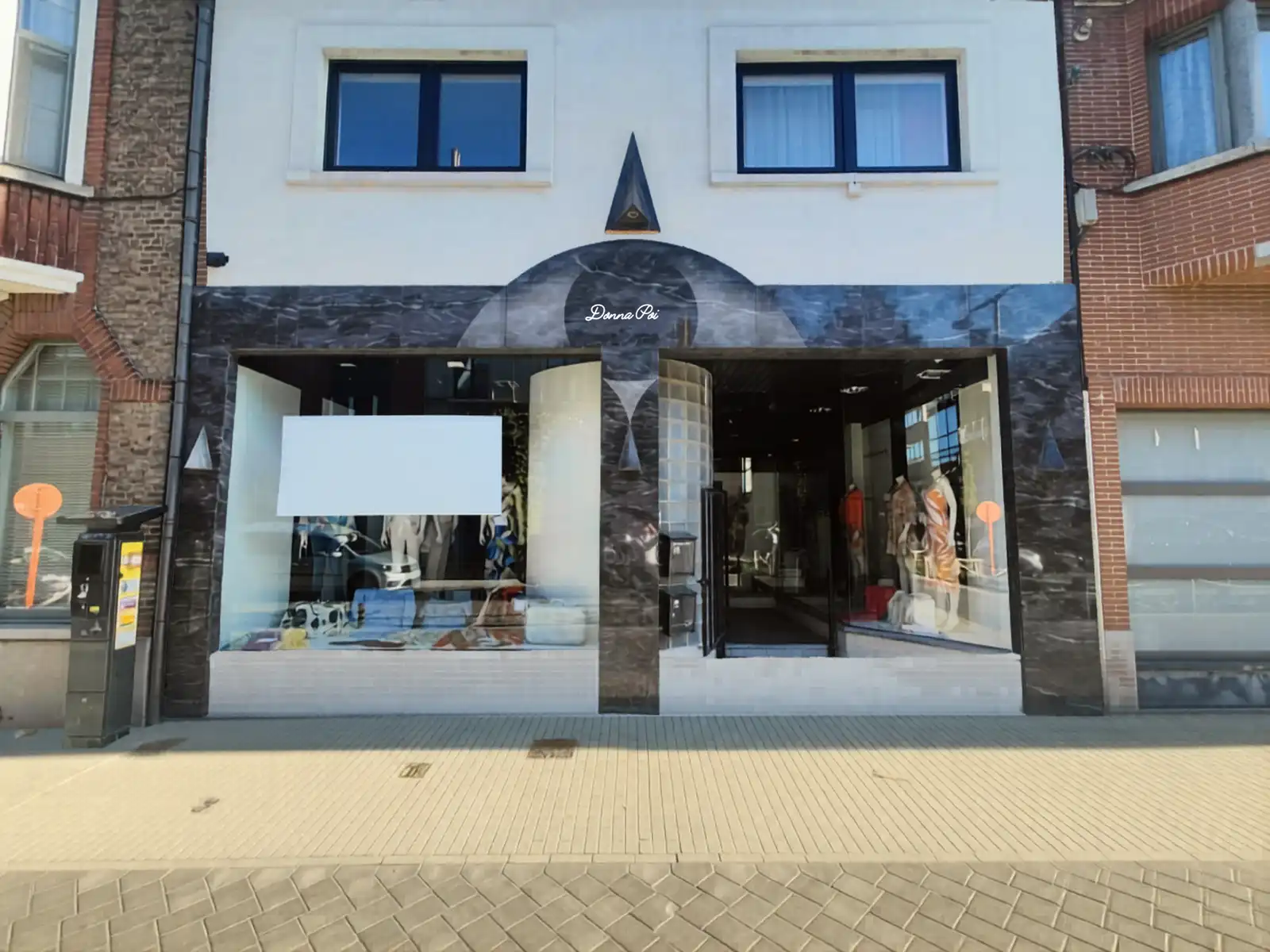 Handelsruimte op toplocatie in hartje Temse foto {{pictureIndex}}