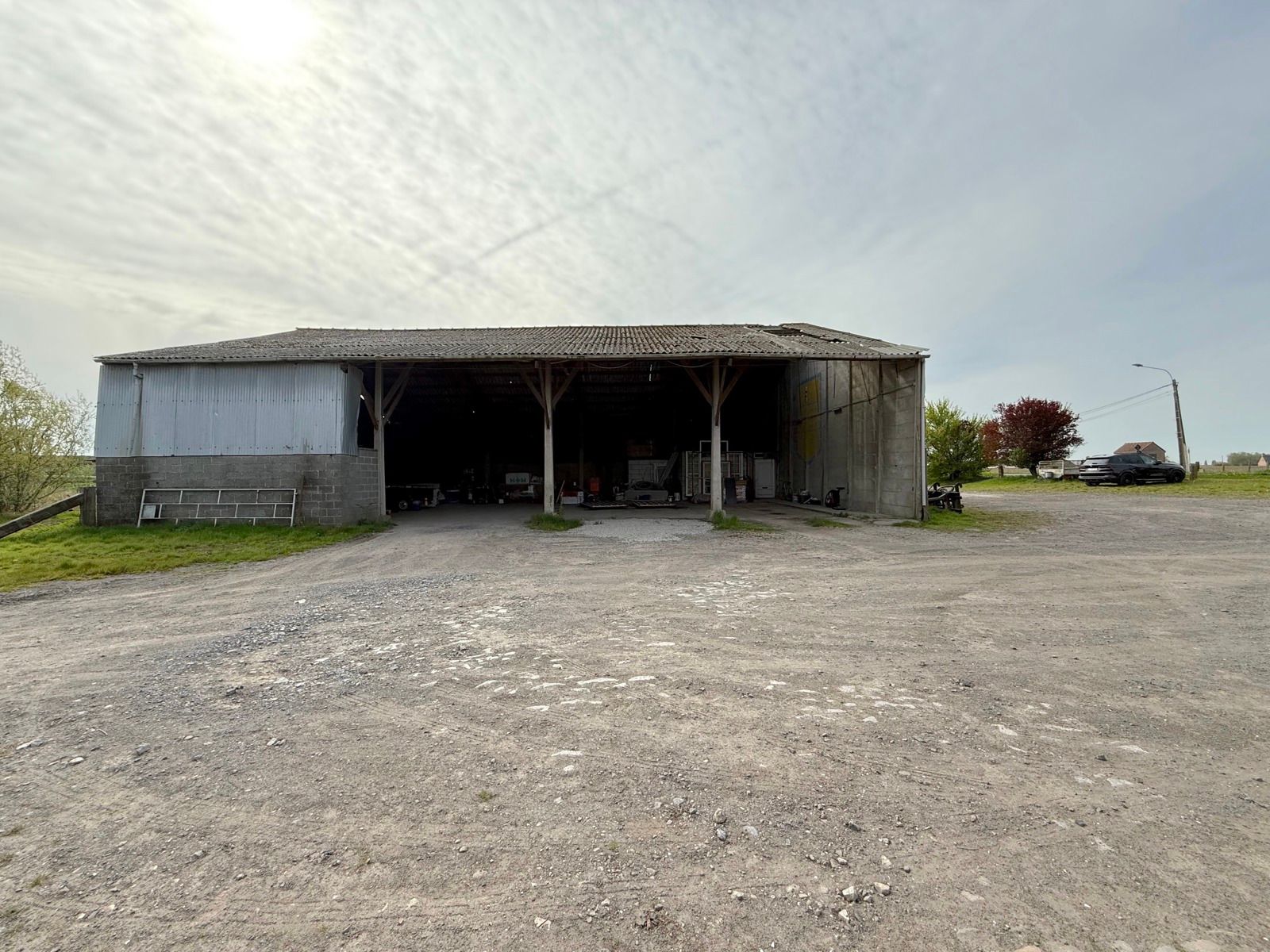 Te renoveren hoeve met woning en verschillende bijgebouwen foto 8